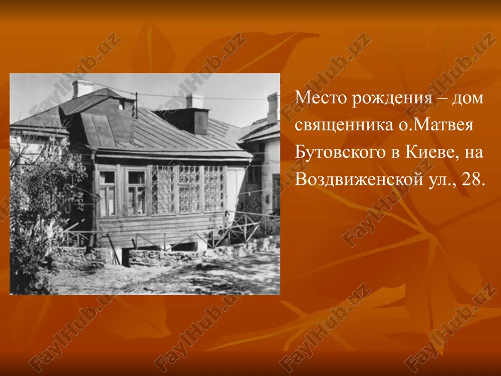 m. togda je on nachal pisat, poka v stol, nigde ne pechatayas. vo vladikavkaze zabolel tyajyoloy formoy tifa, poetomu oni s tasey ne smogli evakuirovatsya vmeste s belimi. blagodarya eyo zabote, on vizdorovel. jivya pod straxom repressiy, na kavkaze zaderjivatsya ne stali. zimoy 1921 goda v starom ponoshennom baranem tulupe, s malenkim chemodanchikom v rukax on priexal v moskvu, tvyordo reshiv rasproshatsya s meditsinoy i zanyatsya literaturoy. s ilfom i petrovim bulgakov nashyol rabotu v gazete «gudok». vzyali reportyorom i feletonistom. no eta rabota ne prinosila moralnogo i tvorcheskogo udovletvoreniya, xotya i obespechivala pisatelya xlebom nasushnim. i vse je sredstv postoyanno ne xvatalo. jizn postepenno nalajivaetsya. rasskazi bulgakova: «krasnaya korona», «nalyot», «ya ubil» i drugie, pomimo feletonov i reportajey, - publikuyutsya v «gudke». povesti «dyavoliada», «zapiski na manjetax», «rokovie yaytsa» pechatayutsya v jurnalax. nochami mixail afanasevich bulgakov pishet svoy perviy roman «belaya gvardiya». on postepenno vxodit v krug moskovskix pisateley, …