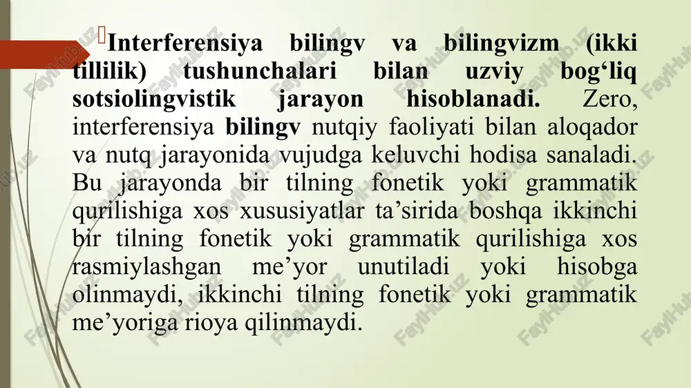 bo‘lgan interferentiv hosilalardir. «f» fonemasining o‘zbek tili fonemalar tizimida paydo bo‘lishiga arab va fors tillari va ulardan «f» tovushi mavjud so‘zlarning o‘zlashishi ham sabab bo‘lgan. interferensiyaning nutq tovushlari va ularning o‘zga til talaffuzi ta’sirida o‘zgarishi diafonik o‘zgarish, o‘zga til talaffuziga «ko‘chirilgan» tovushlar esa diafonema deyiladi. tilning lug‘aviy-semantik sathiga xos interferensiyaga nisbatan esa, diasemiya yoki dialeksiya atamalari ishlatiladi. bu terminlar umumfanga d.djounz tomonidan nolingvistik tavsifdagi boshqa tushunchalar ifodasi uchun olib kirilgan. e.i. xaugen uni sosiolingvistik tushuncha sifatida tilshunoslik faniga ham ham tatbiq etgan. interferensiyaning ko‘rinishlari interferensiyaning bir qator ko‘rinishlari mavjud. ularning asosiylari sifatida quyidagilarni ko‘rsatish mumkin: 1) o‘zga til tovushlari o‘z til tovushlari o‘rnini egallaydi. masalan, o‘zbekiston tojiklari nutqida unlilar talaffuzi tojikcha unlilar talaffuzi bilan almashgan: o‘zbek tili tovushlari o‘rnini tojik tili unlilari «egallagan»; 2) so‘z ma’nolarida torayish hisobiga o‘zgarish yuz beradi. masalan, rus tiliga turkiy tillardan «balik»(«baliq) so‘zi o‘zlashgan. biroq bu so‘z turkiy tillardagi «baliq va uning turlari» ma’nosini bildirmaydi, …