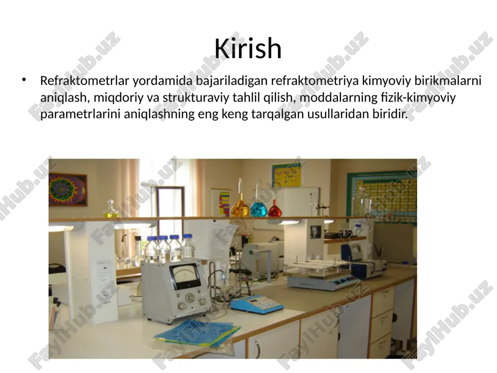 , sulfatlar va boshqalar); sharbatlar sharbat konsentratlarining bug'lanishdan oldin va keyin konsentratsiyasi. konsentratlardan sharbat va nektarlarni tayyorlashda mahsulot konsentratsiyasinur sindirish ko'rsatkichining qiymati asosida, aniqlanuvchi modda konsentratsiyasini refraktometrik jadvaldan foydalanib aniqlash ham mumkin. bunda ko'pincha jadval qiymatlarini interpolyatsiyalashga to'g'ri keladi. refraktometrik jadvalni interpolyatsiyalash, nur sindirish ko'r-satkichining butundan keyingi to'rtinchi qiymatiga mos kelgan konsentratsiyadagi farqni refraktometrik jadval ma'lumotlari asosida topib, so'ng eritma konsentratsiyasini hisoblashdan iborat. pivo qaynatishdan oldin va keyin pivo sutidagi quruq ekstraktning tarkibi. haroratning sindirish koʻrsatkichiga taʼsiri ikki omil bilan belgilanadi: birlik hajmdagi suyuqlik zarralari sonining oʻzgarishi va molekulalarning qutblanish qobiliyatining haroratga bogʻliqligi. ikkinchi omil faqat haroratning juda katta oʻzgarishi bilan ahamiyatli boʻladi. sinishi indeksining harorat koeffitsienti zichlikning harorat koeffitsientiga proporsionaldir. xulosa refraktometriya - sindirish ko'rsatkichi va uning ba'zi funktsiyalarini aniqlashga asoslangan moddalarni o'rganish usuli. bu usul kimyoviy birikmalarni aniqlash, miqdoriy va strukturaviy tahlil qilish, moddalarning fizik-kimyoviy parametrlarini aniqlash uchun ishlatiladi. zamonaviy farmatsevtik tahlilda bu ajralmas tahlil usuli hisoblanadi. . …