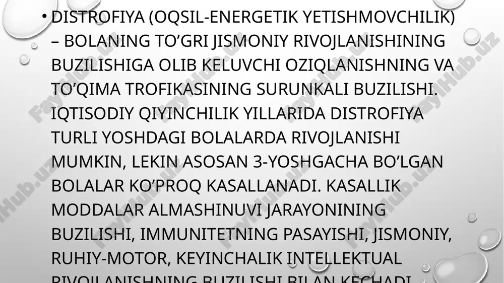 a aniqlanadi. bolani majburiy emizilganda bola qayd qiladi, ba’zida qabziyat kuzatiladi. ko’p ro’llarda interkurrent kasalliklar qo’sqiladi (masalan, otit, pielonefrit, pnevmoniya). laborator tekshirilganda gipoxrom anemiya, gipo- va disproteinemiya, ozuqa fermentlari faolligining aniq pasayganligi kuzatiladi. gipotrofiyaning ііі-darajasi (atrofiya, alimentar marazm) bola umumiy ahvolining yaqqol buzilishi bilan kuzatiladi: uyquchanlik, loqaydlik, qo’zg’aluvchanlik, negativizm, rivojlanishdan yaqqol orqada qolish, orttirilgan ko’nikmalarni bajara olmaslik, anoreksiya. bolanining tashqi korinishi skeletni eslatadi, terisi quruq, oq – kul rangda, dumba va sonlarida osilgan burmalar aniqlanadi. yuzi qariyalarnikiga o’xshash, bujmaygan, uchburchak shaklida. teri osti yog qavati hamma joyda yo’qolgan, lunjida ham, bolalarga xos bo’lgan, bish yo’g’ to’plami yo’qoladi to’qimalar turgori butunlay susaygan, mushaklar atrofiyalangan, lekin ularning tonusi odatdagidek, elektrolitlar muvozanatining buzilishi va nevrologik buzilishlar hisobiga yuqori bo´ladi. tana vazni tanqisligi 30% va undan ko’pni tashkil etadi, tana vazni ortishining egri chizigi tekis yoki pasaygan. bo’yi yosh normasiga nisbatan 7-10 smga pasaygan. suvsizlanish belgilari yaqqol ko’rinadi: chanqash, katta lihildoq va ko’z olmalari …