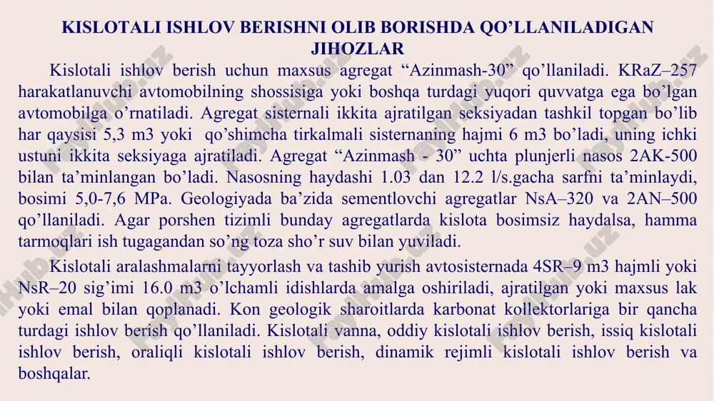 siyadagi kislotani tayyorlash uchun texnik suv qo’yiladi. konsenrasiyali tuz kislotasi agregat yordamida juda kichik oqimcha bilan suv bilan kislota sig’imiga haydaladi. 6 agarda tuzli kislota bilan birgalikda benezolsulfit kislotasidan foydalanilsa, idishdagi aniq miqdordagi toza texnik suvga hisobiy miqdordagi maydalangan kristal benzolsulfit kislotasi sepiladi va kislotali agregatning nasosi bilan aralashtiriladi. kislota eritmasini tayyorlashda kerakli miqdordagi sfm va uksus kislotasi qo’yiladi. kislotaning resepturasi, komponentlarning tarkibi, bir metr ochiladigan qatlam qalinligi uchun kislotaning hajmi va quduq tubi mahsuldor qatlamdagi reaksiyalanish vaqti texnologik rejimga mos kelishi kerak. tayyorlangan eritma quduqqa kislota agregatida tashib keltiriladi va o’rnatilgan nasos agregati yordamida kislota quduqqa haydaladi. 7 8 1-rasm. quduqqa kislotani haydashda qo’llaniladigan texnikalar va jihozlarni joylashtirish sxemasi. kislotali ishlov berishni olib borish texnologiyasi kislotali ishlov berishni olib borishda nasos – kompressor quvurlari quduqning ostigacha tushiriladi. quduq yuviladi hamma tarmoqlarida sinash ishlari olib boriladi. bunda suv yoki neftli qatlamga yarim karrali bosim bilan suyuqlik haydaladi. 9 10 2-rasm. …