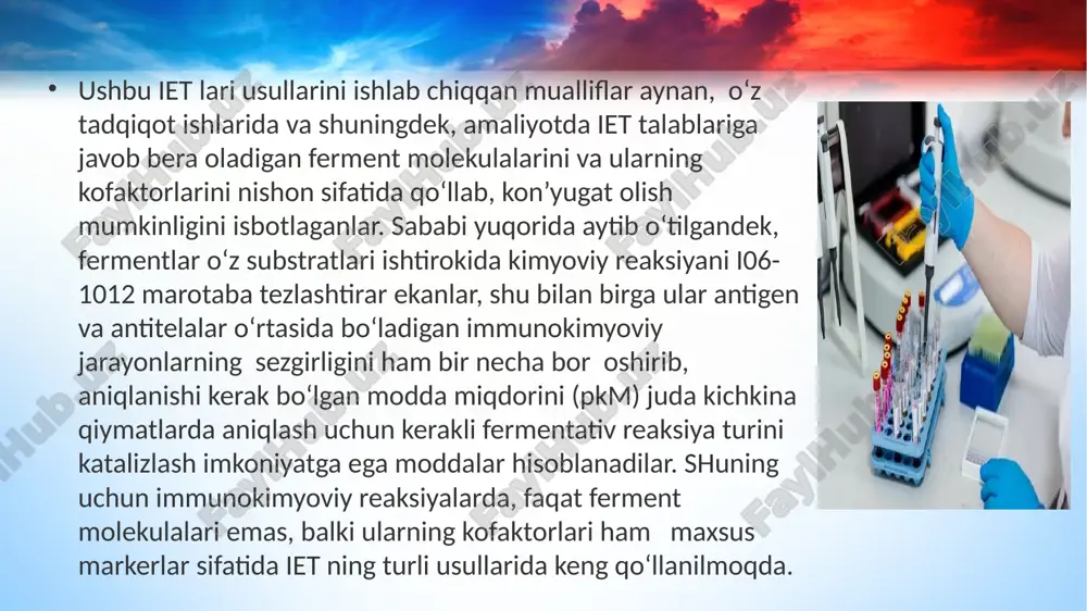 hi hisobiga inaktivlanadi. ayniqsa tokcinlar holatidagi oqsil tabiatli ba’zi moddalar, viruslar, ba’zi mikroorganizmlarni faol bo‘lmagan shtammlarini antigen sifatida olish kon’yugatlarni kimyoviy sintezida ijobiy natija bermaydi. shu sababli antigen antitelalarni ma’lum manbadan ajratish va ularni tozalash va kalibrovka egri chiziklarini tayyorlash talab etiladi. antitelalarni tozalashda biosferik xromatografiya qo‘llaniladi. buning uchun avvalo biospetsifik va immunosorbentlar sintezlash kerak. ushbu immunosorbentlar ietning geterogen variantlarini ishlab chiqishda kerak bo‘ladi.immunosorbentlar olish uchun mmobilizatsiyalangan antigenlarni sintezlash zarur. chunki geterogen iet qattiq tashuvchi yuzasida olib boriladi. ietni qaysi usuli amalga oshmasin unda albatta nishon sifatida ferment molekulari ishlatiladi deb yuqorida aytib o‘tilgan edi. shu sababdan avvalo antigen yoki antitela kon’yugati sintezlanadi. buning uchun antigenga nisbatan anik spetsifik bulgan antitela tikuvchi komponent bilan modifikatsiyalanadi ya’ni antitela ferment molekulasiga kimyoviy (kovalent) bog‘lanadi. kimyoviy sintezlangan kon’yugatlarning fermentativ va serologik faolliklari aniqlanadi. kon’yugatlar tahlilni o‘tkazish uchun yaroqli bo‘lsa, nihoyat so‘ngi bosqichda iet o‘tkaziladi. olingan ma’lumotlar kerakli asboblar yordamida tahlil qilinadi. bu o‘rinda …
