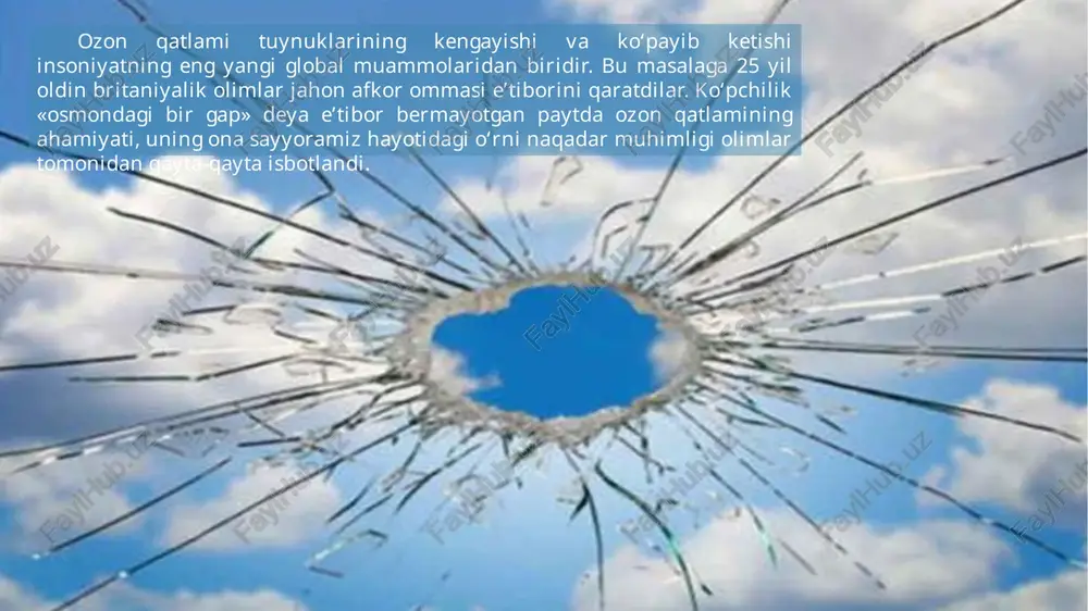 ing iyunida bu dalolatnomaga qo‘shimcha kiritilgan. unga ko‘ra 1995-yilda freon ishlab chiqarishni ikki barobarga qisqartirish, 2000 yilda batamom to‘xtatish ko‘zda tutilgan. lekin bu boradagi ishlar hammasi ko‘ngildagiday ketgan taqdirda ham, birinchi ijobiy natija, qilingan mehnatning samarasi 2050-yilga boribgina ko‘rinadi. chunki atmosferaga chiqarib yuborilgan millionlab tonna xlorftoruglerodlar tugagunlariga qadar ancha zarar yetkazib ulgurishadi. atmosferadagi xlor ozon parchalinishida o‘ziga xos katalizator vazifasini o‘taydi va reaksiyalarga qaramay, uning miqdori deyarli kamaymaydi. tugab bitguniga yoki atmosferaning ozon bo‘lmagan quyi qatlamlariga qaytib tushguniga qadar bitta xlor atomi 100 000 ta ozon molekulasini parchalab tashlashi mumkin. fakt! 1998 yilda shimoliy qutb tepasida ozon qatlamidagi tuynuk hajmi rekord darajaga — 26 mln. kv. km.ga yetgan. bu butun boshli avstraliya qit’asidan 3 barobar katta maydon deganidir. yaqin o'tmishda ham biz bahor momaqaldirog’idan keyin shovullab quyadigan yomg’ir, yoz yomg’iri yoki qishdagi laylakqordan quvonar edik. ular har bir faslning o’z zavqi borligini bildirar edi. endi esa ular ehtiyot bo‘lishimizni va …