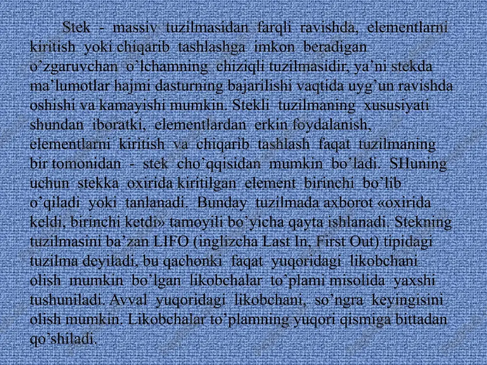 orning ochilishini kutayotgan avtomobillar navbati an’anviy misol hisoblanadi. svetoforga birinchi bo’lib kelgan avtomobil chorrahadan birinchi bo’lib o’tib ketadi, ya’ni navbatdan chiqariladi. oxirida kelgan va navbatning oxirida o’tib ketishni kutayotgan avtomobilb chorrahadan oxirgi bo’lib o’tadi. navbat elementlaridan erkin foydalanish boshlanish va tugash ko’rsatkichi bo’yicha amalga oshiriladi. boshlanish ko’rsatkichi birinchi bo’lib chiqarib tashlanadigan yoki o’qiladigan navbat elementini ko’rsatadi. tugash ko’rsatkichi navbatdagi so’nggi yozuvdan keyin keladigan xotiraning bo’sh uyasiga o’rnatiladi. yangi kelgan yozuv, ya’ni navbatning yangi elementi aynan shu uyaga joylashadi. navbat tuzilmasini amalga oshirish uchun kompyuter xotirasida ma’lumotlarni ham ketma-ket, ham bog’langan taqdim etishdan foydalaniladi. navbatga ketma-ket taqdim etishda stekdagi kabi xotira bloki z ahiraga olinadi, uning ichida navbat oshishi va kamayishi mumkin. har bir yangi element kiritilishi bilan tugash ko’rsatkichi birlikka o’zgaradi. yangi elementlarni kiritish natijasida navbat tugashi ko’rsatkichi zahiraga olingan xotira blokining oxiriga etsa, u blokning boshiga ko’chiriladi. navbatni bog’langan taqdim etishda xotirani oldindan zahiraga olish talab etilmaydi. navbatni shakllantiruvchi …