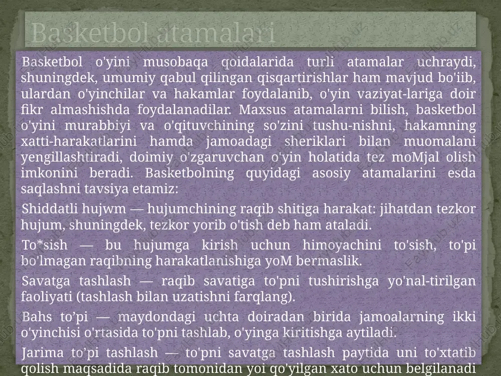 ng uchdan bir qismi. zona himoya paytida o'z shiti ostida jarima tashlaydigan uncha katta bo'lmagan joyga aytiladi. o'yinchi — har bir o'yin qatnashchisi yoki jamoa a'zosi (shu­ningdek, zaxiradagi o'yinchi) ham o'yinchi hisoblanadi. markaziy o'yinchi — bu odatda, eng yuqori hujum markazida raqiblar savati yaqinida o'ynaydigan jamoa a'zolaridan biri. o'yin kombinatsiyasi — bu o'yinchilarning hujum yoki himoyada o'zaro faoliyati bilan shartlangandir. chiziq — oq bo'yoq yuritilgan eni 5 sm li chiziq bo'lib, u bilan maydonning perimetri va uning alohida uchastkalari chiziladi. har qanday chiziqning eni, o'yin maydonining o'lchamiga kiradi. asosiy chiziqlar, bular basketbol maydonidagi yuza, yon, jarima tashlash chizig'i, o'rtadagi markazning doira chiziqlaridir. o'yin jarayonida ko'pincha maxsus atamalar qo'llaniladi. masalan, to'p o'yinda hakam bahsli to'pni tashlab o'yinga kiritishga tayyor jarima tashlashni bajarish uchun o'yinchiga to'pni uzatishga tayyor, yoki to'p o'yinchi qo'lida turibdi, maydon tashqarisidan to'pni o'yinga kiritishga tayyor degan ifodalar shular jumiasidandir. unga qarama-qarshi to'p tashqarida, ya'ni to'p o'yindan chiqqani (halqaga …