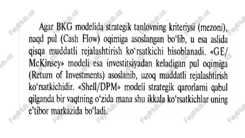 tal qo‘yilmalar kerak bo‘ladi, inves- titsiyalashni davom ettirish, kelajakdagi foydaning evaziga shu dagiga ichidagi foydadan voz kechish. kvadrant 6. «o‘sish strategiyasi> holati. tarmoq mu’tadil ko‘rkamli, lekin korxona unda kuchli holatlarni egallaydi. bunday korxona berilgan biznesni hayot sikining to‘yingan bosqichida bo‘lib, yetakchilardan biri ‘hisob- lanadi. bozor mo‘tadil o‘sayotgan yoki stabil bo‘ladi, foydaning me’yori yaxshi va unda hech ganday kuchli raqobatchi yo‘q. amalga oshirish mumkin bo‘ladigan strategiyalar: egallayotgan holatlami saqlab golishga intilish, o‘zini moliyalashtirish uchun kerak bo‘lgan moliyaviy mablag‘lar bilan ta’minlab berish va boshga salohiyatli bo‘lgan biznes sohalariga mablag‘ni sarflash mumkin bo‘lgan qo‘shimcha pulni berish. o‘tuvchi (diagonal) kvadrantlar (1, 5, 9): kvadrant 1. «biznesni yopish yoki ishlab chigqarish hajmini ikki baravarga oshirish» holati. korxona jozibador tarmoqda kuchsiz holatlarni egallaydi. amalga oshirish mumkin bo‘lgan strategiyalar: mablag* sarflang (investitsiyalang) yoki berilgan biznesni tark eting. chunki bunday korxonaning ragobatdoshlik holatlarini keng frontli hujumlar yordamida yaxshilash uchun juda katta va xavfli investitsiyalar talab etiladi, bunday qarorni …