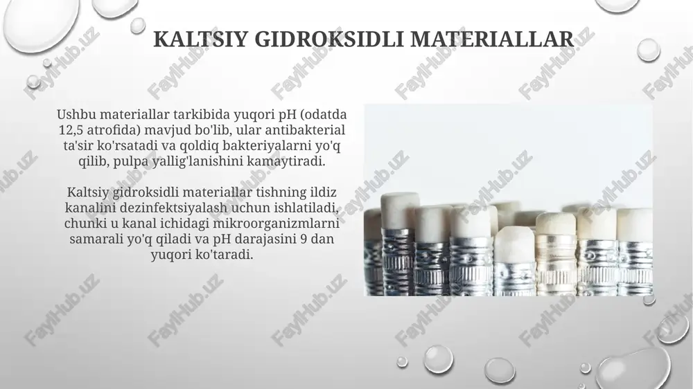 lozim. biologik moslik asosiy mezon bo'lib, materialning tish to'qimalari va atrofdagi to'qimalarga nisbatan toksik emasligi, yallig'lanishni keltirib chiqarmasligi talab etiladi. xulosa xulosa shuni ko'rsatadiki, vaqtinchalik plomba materiallari va tsementlar klinik sharoitda tishlarni himoya qilish va tiklashda muhim rol o'ynaydi, ammo uzoq muddatli echim emas. keyingi tadqiqotlar yangi materiallarning biologik muvofiqligi va mexanik xususiyatlarini 37°c da simulyatsiya qilingan og'iz bo'shlig'i sharoitida baholashi kerak. qotishma materiallarining afzalliklari va kamchiliklari kamchiliklariga galvanizm hodisasi kiradi, bunda turli metall qotishmalar og'iz bo'shlig'ida elektr tokini hosil qilishi mumkin, natijada noqulaylik va korroziya paydo bo'ladi. qotishmalarda yuqori issiqlik o'tkazuvchanligi (20-80 w/mk) tish sezgirligini oshirishi mumkin, ayniqsa chuqur kavitalarda, bu qo'shimcha izolyatsiya materiallarini talab qiladi. vaqtinchalik plomba materiallari: ta'rif va maqsadlar vaqtinchalik plomba materiallari 1-7 kun davomida tishni himoya qilish uchun ishlatiladi, pulpa tinchlantiriladi va dori vositalari qo'llanilgandan keyin yopiladi. asosiy maqsadi doimiy plomba o'rnatilishidan oldin vaqtincha himoya qilish, tish sezgirligini kamaytirish va davolovchi moddalarni tish ichida ushlab …