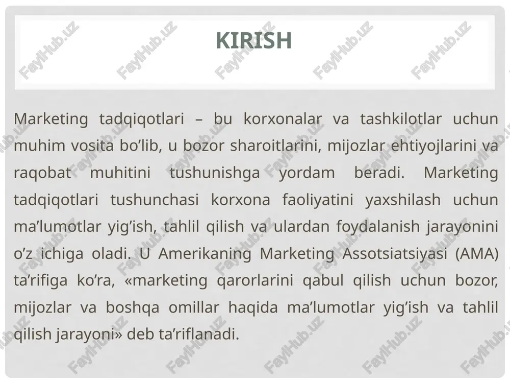 hning eng keng tarqalgan usuli bo'lib, onlayn va oflayn shakllarda o'tkaziladi. onlayn so'rovnomalar google forms, surveymonkey yoki typeform kabi platformalar orqali amalga oshiriladi, bu esa katta auditoriyaga tezda yetib borish imkonini beradi. intervyu (interview): intervyu – bu respondent bilan yuzma-yuz yoki masofaviy suhbat bo’lib, strukturallashgan, chuqur va ekspert turlariga bo’linadi. strukturallashgan intervyu oldindan tayyorlangan savollar ro’yxati asosida o’tkaziladi, chuqur intervyu esa ochiq savollar orqali motivatsiyani o’rganadi. ekspert intervyu esa soha mutaxassislaridan ma’lumot yig’ishga qaratilgan.intervyu sifatli ma’lumotlar yig’ishda samarali, chunki moderator respondentning his-tuyg’ularini chuqur o’rganishi mumkin. dalil sifatida, apple kompaniyasi iphone dizaynini ishlab chiqishda chuqur intervyular o’tkazib, mijozlarning sensorli ekran va ilovalar bo’yicha fikrlarini hisobga olgan. namuna olish va o’lchov namuna olish va o’lchov – tadqiqotning ishonchliligini ta’minlaydi. bosh to’plam (population) – butun auditoriya, namuna (sample) esa uning kichik qismi. bosh to’plam va namuna tushunchalari: bosh to’plamni to’liq o’rganish qiyin, shuning uchun namuna tanlanadi. bosh harif: to’g’ri namuna tadqiqot natijalarini generalizatsiya …