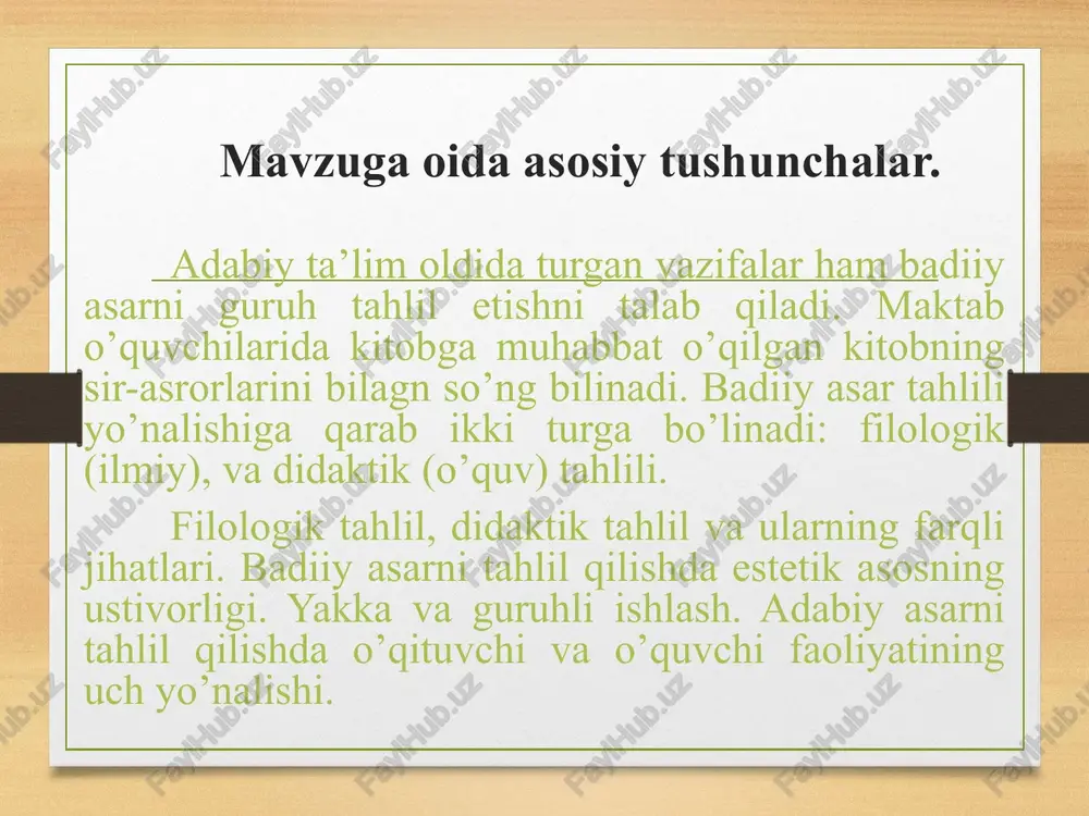 o’qituvchi sinfdagi o’quvchilar hamkorligida darsda muayyan asarni tahlil etiladi. buni jamoa yordamidagi tahlil deymiz. didaktik tahlil jarayonida o’quvchilarning ishtirok etishiga ko’ra tahlilni alohida guruhli, yoppasiga tahlil turlariga ajratish mumkin. masalan, fikrimizning isboti sifatida o’tkir hoshimovning «urushning so’nggi qurboni» hikoyasi bo’yicha tashkil etilgan dars misolida ko’rib chiqamiz: tinchlik guruhi * ona * onaning o`g`riligi * shoikromning vahshiona ishi * ukasining sutga ehtiyoji * oiladagi qiyinchilik * zamonning o`g`riligi yaxshilik guruhi * umri xola “urushning so`ngi qurboni” * shone’matning kasalligi * shoikromning qilmishi * onasining qilmishi * hadichaning noroziliklari * etishmovchilik xulosalash urushning tugagani e’lon qilingan vaqtda umri xola o`ladi. demak, so`nggi qurbon umri xola. shoikromning vahshiyona ish tutushiga, onaning o`g`irlik qilishiga hadichaning zorlanishiga, zamonning og`irligiga va nihoyat fojeaning yuz berishiga ham urush sabab. o`qituvchi guruhlarning fikrlari yozilgan vatmanni sinf taxtasiga osadi. 3-vatmanga guruhlarning fikrini xulosalaydi. keyingi bosqichda o`qituvchi taxtaga shoikrom ismini yozadi. o`quvchilar uning tabiatiga xos xususiyatlarni sanaydi. shoikrom mehnatkash vahshiy …