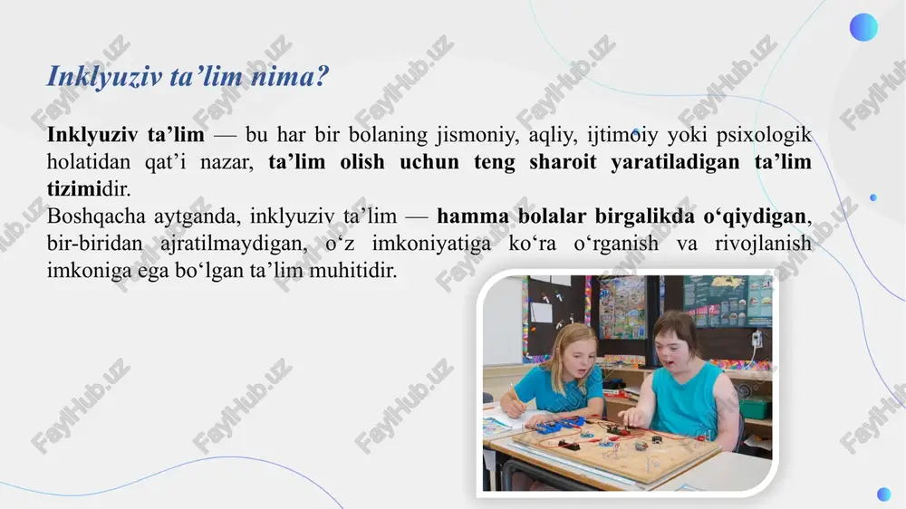birgalikda o‘qitish jarayonidir. inklyuziya zarur bo‘lishining asosiy sabablari: har bir bola ta’lim olish huquqiga ega. ta’lim — insonning eng muhim konstitutsion va insoniy huquqlaridan biridir. inklyuziv ta’lim bu huquqni amalda ro‘yobga chiqaradi. ijtimoiy adolat va tenglikni ta’minlaydi. inklyuziv ta’lim orqali jamiyatda “farqli” bolalar chetlanmaydi, balki o‘z tengdoshlari bilan birgalikda o‘sadi, bu esa ijtimoiy integratsiyani mustahkamlaydi. o‘quvchilarni insonparvarlikka o‘rgatadi. inklyuziv sinflarda o‘qiyotgan bolalar mehr-shafqat, bag‘rikenglik, sabr-toqat kabi ijobiy fazilatlarni o‘zlashtiradilar. pedagogik yondashuvni yangilaydi. o‘qituvchilar har bir bola bilan individual ishlashni o‘rganadi, bu esa ta’lim sifatini oshiradi. jamiyat taraqqiyotiga xizmat qiladi. inklyuziv ta’lim orqali barcha bolalar o‘z salohiyatini rivojlantirib, kelgusida jamiyat hayotida faol ishtirok eta oladigan shaxs sifatida voyaga yetadi. xulosa xulosa qilib aytganda, inklyuziv ta’lim — bu har bir bolaning jismoniy, aqliy yoki ijtimoiy holatidan qat’i nazar, teng huquqli ta’lim olishini ta’minlaydigan insonparvar tizimdir. u ta’lim jarayonini barcha uchun ochiq, adolatli va bag‘rikeng muhitda tashkil etishga qaratilgan. inklyuziv ta’lim kursining predmeti …