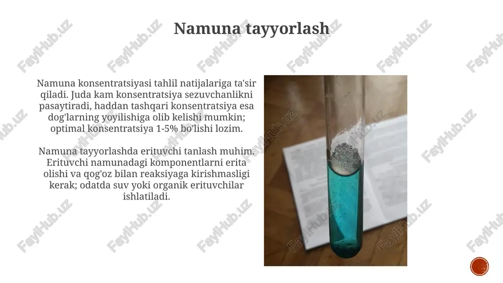 alan, erituvchi aralashmasi (masalan, etil asetat: butanol: ammiak 4:1:1), maxsus analizlarga mos kelishi kerak, chunki polaritet ajralishga ta'sir etadi. kapillyar naychalar kichik hajmdagi eritmani aniq qo‘llash uchun zarur, odatda 1-5 mikrolitr, aniq xromatogramma olish uchun qog'ozga to'g'ri tushiriladi. xulosa biz 3 xil erituvchi tizimni qo'lladik va ularning ajratish samaradorligini baholadik, 0.8 dan yuqori rf qiymatiga ega bo'lgan moddalarni yaxshiroq ajratish imkonini berdi. xulosa qismi rf qiymatlarini taqqoslash orqali noma'lum moddalarni aniqlashning muvaffaqiyat darajasini 95% ishonch oralig'ida ko'rsatishi kerak. miqdoriy tahlil spektrofotometriya kabi instrumental usullar yorugʻlik yutilishini oʻlchash orqali miqdorni aniqlaydi, natijalar lambert-beer qonuniga asoslanib, 0.01 m konsentratsiya qiymatlarini beradi. gravimetriya va titrlash miqdoriy tahlilning ikkita asosiy usulidir. gravimetriyada choʻkmani oʻlchash orqali, titrlashda esa reaksiyaga kirishgan modda hajmini oʻlchash orqali aniqlanadi. qog'oz xromatografiyasi turlari aylanma qog'oz xromatografiyasida namuna qog'ozning markaziga qo'llaniladi va eluent radial ravishda oqadi, bu yaxshiroq ajratish imkonini beradi va 360 daraja namunalarni ko'rsatadi. bir o'lchovli qog'oz xromatografiyasi bir …