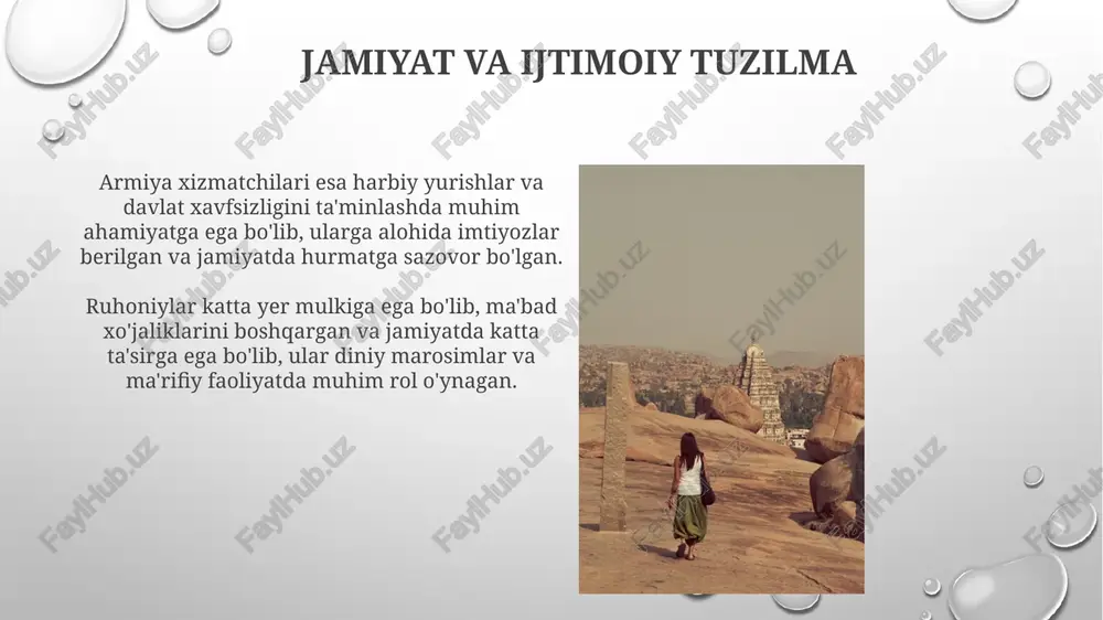 a xorijiy ta'sir eronning akamenidlar imperiyasi misrni 27-sulola (miloddan avvalgi 525-404 yillar) davrida boshqargan, bu esa mahalliy fir'avnlarning hokimiyatini cheklab, xorijiy boshqaruvni kuchaytirdi. ptolemeylar davrida (miloddan avvalgi 305-30 yillar) misr ellinistik ta'sirga kuchli duch keldi, bu esa madaniy sintez va siyosiy avtonomiyaning yo'qolishiga olib keldi. iskandar zulqarnayn va ptolemeylar davrining boshlanishi miloddan avvalgi 332-yilda iskandar zulqarnaynning misrni egallashi ahamoniylar hukmronligiga barham berdi va ellinistik davrning, ya'ni ptolemeylar sulolasining boshlanishiga asos soldi. ptolemey i soter iskandar vafotidan keyin 305-yilda o'zini misr fir'avni deb e'lon qildi va 323-yildan 30-yilgacha hukmronlik qilgan ptolemeylar sulolasiga asos soldi. yunon ta'siri yunon san'ati va me'morchiligi misr san'atiga ta'sir qildi, masalan, haykallar va ibodatxonalarda yunon uslubidagi elementlar paydo bo'ldi, bu esa sincretik san'atning shakllanishiga olib keldi. yunon savdogarlari va askarlari misrga kirib kelganligi, ayniqsa ptolemeylar davrida, madaniy va iqtisodiy o'zgarishlarga olib keldi, jumladan yangi savdo yo'llari va texnologiyalar tarqaldi. fors istilosi va birinchi fors hukmronligi fors istilosi …