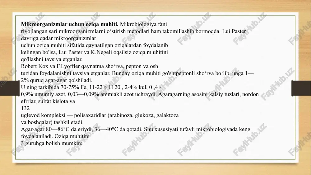aliy (k) – osmotik bosimni boshqaradi, fermentlar faolligini ta'minlaydi. kalsiy (ca) – hujayra devori mustahkamligi va signal uzatishda ishtirok etadi. magniy (mg) – xlorofill tarkibida bo‘ladi, ko‘plab fermentlarning kofermenti. oltingugurt (s) – aminokislotalar (metionin, sistein) tarkibiga kiradi. 3. mikroelementlar juda kichik miqdorda talab qilinadi, ammo hayotiy jarayonlar uchun zarur: temir (fe) – oksidlovchi-qaytaruvchi fermentlar tarkibida bo‘ladi. marganets (mn), rux (zn), mis (cu), bor (b), molibden (mo) – fermentlar faoliyati va boshqa biokimyoviy jarayonlarda ishtirok etadi. 4. uglerod manbai funksiyasi: energiya manbai va hujayra moddalari sintezi uchun asos. masalan: glyukoza, saxaroza yoki boshqa uglevodlar mikroorganizmlar uchun ozuqa manbai bo‘lib xizmat qiladi. 5. azot manbai funksiyasi: oqsil va nuklein kislotalar sintezi uchun. masalan: ammoniy tuzlari, nitratlar yoki oqsil gidrolizatlari. 6. oziqlantiruvchi moddalar (vitaminlar, aminokislotalar) funksiyasi: rivojlanish va ko‘payish uchun zarur bo‘lgan maxsus moddalar. ba'zi organizmlar o‘zlari sintez qila olmaydigan moddalarni muhitdan olishadi. 7. ph muvozanatini saqlovchi moddalari (bufferlar) funksiyasi: muhitning kislotali yoki …
