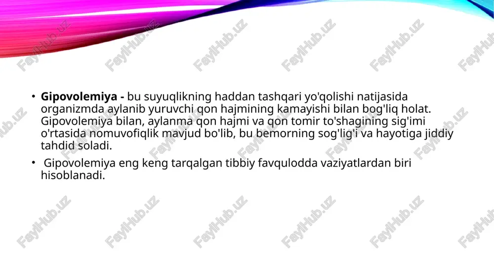 li emasligi bilan bog'liq. ko'pincha u tomir ichidagi suyuqlikning hajmi tanqisligi bilan tavsiflanadi. qon yo'qotish va suvsizlanish tanadagi suyuqlik va elektrolitlar yo'qolishiga olib keladi; nisbiy - umuman tanadagi normal suyuqlik miqdori fonida yuzaga keladi, ammo tomirlar tonusining keskin kengayishi tufayli tomirlarda past qon miqdorini ko'rsatadi. tananing to'qimalarida suyuqlikning qayta taqsimlanishi mavjud. shu bilan birga, qon tomirlarini qon bilan to'ldirish kamayadi. bu holat zaharlanish va anafilaktik shok holatlarida kuzatiladi, periferik qon oqimining buzilishi va periferik to'qimalarga kislorodning etarli darajada ta'minlanmaganligi, gipoksiya rivojlanishi bilan birga keladi. suyuqlik yo'qotilishi va elektrolitlar (kaliy, xlor, natriy) nisbatiga qarab quyidagi gipovolemiya turlari ham ajralib turadi: izotonik gipovolemiya - tana suyuqlik va elektrolitlarni teng nisbatda yo'qotadi. umumiy sabablar orasida diareya, qusish, ortiqcha terlash va kuyish; gipertonik gipovolemiya - organizm elektrolitlarga qaraganda ko'proq suv yo'qotadi, natijada qonda elektrolitlar kontsentratsiyasi oshadi. bu diabet insipidus, buyrak kasalligi yoki kuchli terlash fonida paydo bo'lishi mumkin; gipotonik gipovolemiya - organizm suvdan ko'ra …
