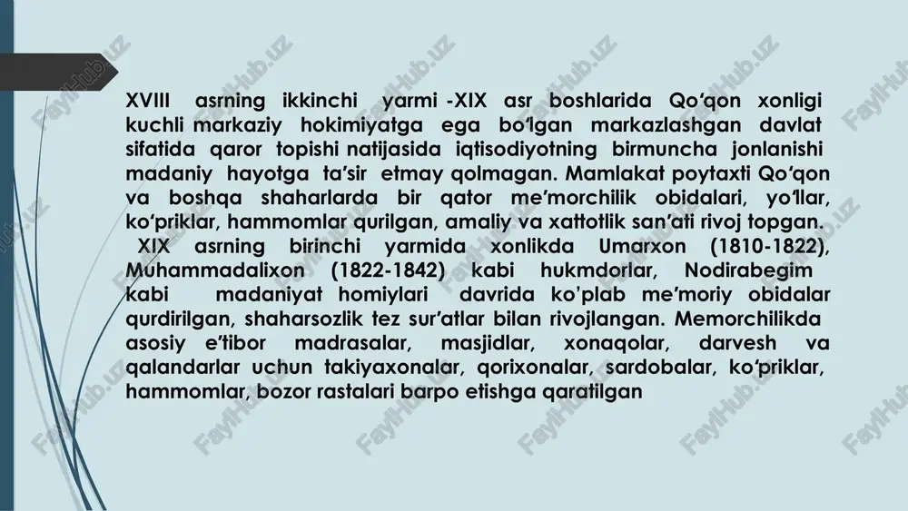 to‘rt burchagiga katta hajmdagi burjlar (minorasimon unsur) qurilgan. darvozaxona (miyonsaroy)ning g‘arb tomonida madrasa masjidi, sharq tomonida katta darsxona joylashgan. miyonsaroydan darsxonalar yo‘lagi orqali ichki hovliga kiriladi. ichki hovli murabbaʼ (kvadrat) shaklida bo‘lib, tomonlari 38x38 metrdir. ichki hovli qirq hujra bilan o‘rab olingan. darvozaxona, masjid, katta darsxona tomlari gumbaz uslubida yopilgan. gumbazlarni arkali ravoqlar ko‘tarib turadi. gumbazlarning devorga tutashadigan qismlari muqarnas, sharafa uslubida ganch bilan bezatilgan. masjid mehroblari ganch muqarnaslar bilan ko‘rkam qilingan. darvoza va eshiklar qayrog‘och hamda yong‘oq yog‘ochidan tayyorlangan, ularga sayoz o‘yma naqshlar tushirilgan. naqshlarda pargori va islimiy uslublar uyg‘unligiga erishilgan. madrasa-i mir binosi buxorodagi ko‘kaldosh, abdulazizxon, mir arab madrasalari binolariga o‘xshab ketadi. madrasa 1924 yilgacha faoliyat ko‘rsatadi madrasa me’morchiligi xudoyorxon oʻrdasi — arki oliy sayyid muhammad xudoyorxon (rasmiy nomi). meʼmoriy yodgorlik (xx asrning ikkinchi yarmida); qoʻqon xoni xudoyorxon qurdirgan. meʼmor va muhandis mir ubaydulla muhandis loyihasi va rahbarligida bunyod etilgan; ustalardan mulla suyarqul, solixoʻja va buxorolik usta fozilxoʻjalar …