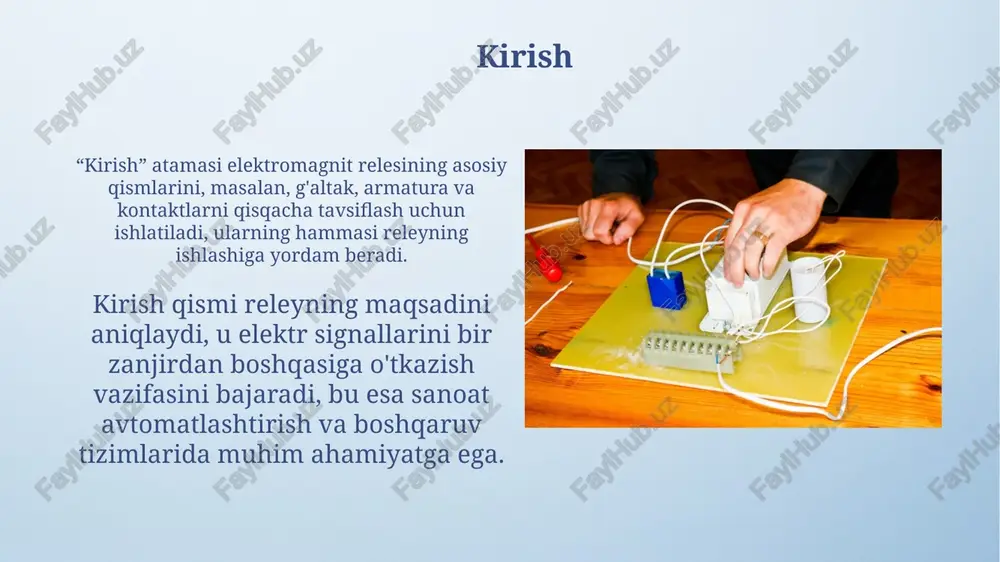 yordamida 220v ac yukni yoqish mumkin. relelar sanoat avtomatlashtirish tizimlarida motorlarni, klapanlarni va nasoslarni masofadan turib boshqarish uchun ishlatiladi, bunda har bir rele mustaqil boshqaruv elementini ta'minlaydi. parametrlar va xarakteristikalar ishlash kuchlanishi kontaktlarni ulash uchun zarur bo'lgan minimal kuchlanish bo'lib, odatda 5v dan 48v gacha bo'lib, kontaktlarning ishonchli ulanishini ta'minlaydi. o'tkazish oqimi kontaktlar orqali o'tishi mumkin bo'lgan maksimal oqim bo'lib, odatda 5a dan 30a gacha bo'lib, kontaktlarning shikastlanishiga yo'l qo'ymaydi. xulosa elektromagnit reledan foydalanish afzalliklari 1 kv dan yuqori bo'lgan kuchlanishli yuqori quvvatli zanjirlarni past kuchlanishli boshqaruv sxemalari bilan xavfsiz boshqarish imkonini beradi. relelar 100 mikrosaniyadan bir necha millisekundgacha bo'lgan o'tish vaqtlari bilan sodda on/off nazoratini ta'minlaydi, bu ularni tezkor javob berish muhim bo'lgan ilovalar uchun mos qiladi. e'tiboringiz uchun rahmat image4.png image6.jpg image7.jpg image8.jpg image9.jpg image10.jpg image11.jpg image12.jpg image13.jpg image14.jpg image15.jpg image16.jpg image17.jpg image3.jpeg