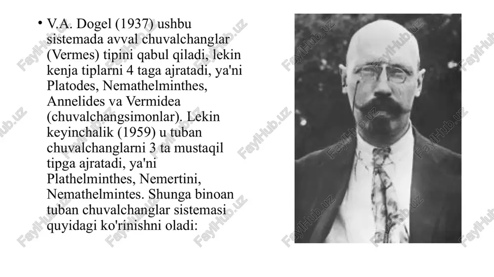 lar o'sishdan qoladi, ko'pincha halok bo'ladi.. u suvda suzuvchi va suv bo'yida yashovchi qushlarning ichagida parazitlik qiladi. kush ichagidan suvga tushgan tuxumdan koratsidiy lichinkasi chiqadi. lichinka birinchi oraliq xo'jayin diaptomus qisqichbaqasi tana bo'shlig'iga o'tadi. ularning ikkinchi oraliq xo'jayini baliklar diaptomus qisqichbaqasini eb zararlanadi. kushlar esa kasallangan baliklarni eb zararlanadi. odam va sutemizuvchi hayvonlarga exinokokk miya kurti, qoramol va cho'chqa tasmasimon chuvalchanglari ham katta ziyon keltiradi. agar cho'chqa tasmasimoni bilan zararlangan odamning ko'ngli aynib kusganida parazit tanasining bir necha bo'g'imi uzilib oshqozonga tushishi mumkin. bunday holda oshqozon ushirasi tasirida tuxumlardan lichinkalar chiqadi, ichki a'zolarga borib finnaga aylanadi. tasmasimon chuvalchanglar odam va hayvonlarga katta ziyon keltiradi. kasallik tug'diruvchi ko'pchilik chuvalchanglar cyclophyl-lidea va pseudophyllidea turkumlariga kiradi. birinchi turkumdan ichak ligulasi (ligula intestinalis) baliqlarga ayniqsa katta zarar etkazadi. uning uzunligi 50—80 sm bo'lib, karpsimon baliklar (qora baliq, zog'ora, leshch, kizil ko'z) tana bo'shlig'ida parazitlik qiladi. tasmasimon chuvalchanglar voyaga etgan davrida umurtqali hayvonlar va odam …