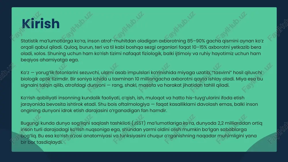 da (chorioidea) • sklera ostida joylashgan. • juda ko‘p qon tomirlariga ega bo‘lib, to‘r pardani oziqlantiradi. • yorug‘likning ichki qatlamlarda sochilmasligi uchun pigmentlarga boy. 2. kiprikli tana (corpus ciliare) • tomir pardaning oldingi davomi hisoblanadi. • tarkibida kiprikli mushak (m. ciliaris) mavjud bo‘lib, u akkomodatsiya — ya’ni ko‘zni yaqin va uzoq masofaga moslashtirishda ishtirok etadi. • kiprikli tana **ko‘z suyuqligi (aqueous humor)**ni ishlab chiqaradi. bu suyuqlik ko‘zning ichki bosimini saqlaydi va old kamerani oziqlantiradi. 3. qovuq (iris) • tomirli qobiqning eng oldingi qismi. • o‘rtasida ko‘z qorachig‘i (pupilla) joylashgan. • rangi pigment miqdoriga bog‘liq (masalan, ko‘k, yashil, qora). • unda ikki xil mushak mavjud: • sfinkter pupillae — qorachiqni toraytiradi (yorug‘likda). • dilator pupillae — qorachiqni kengaytiradi (qorong‘ida). • shu tarzda iris ko‘zga tushadigan yorug‘lik miqdorini tartibga soladi. ichki qavat — to‘r parda (retina) to‘r parda — ko‘zning eng murakkab nerv qavati bo‘lib, yorug‘likni asab impulslari shakliga aylantiruvchi reseptor apparatdir. …