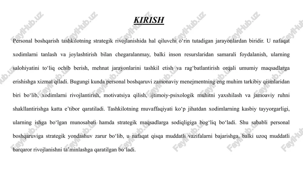 alar va zamonaviy boshqaruv vositalaridan keng foydalaniladi. mehnat bozorida yuz berayotgan tezkor o‘zgarishlarga moslashuvchanlik tashkilotning raqobatbardoshligini saqlashga xizmat qiladi. natijada, strategik personal boshqaruvi tashkilotning barqaror o‘sishi va inson resurslaridan samarali foydalanishni ta’minlaydi. personal boshqaruv tizimi personal boshqaruv tizimi — bu tashkilotdagi inson resurslarini samarali boshqarish uchun zarur bo‘lgan o‘zaro bog‘liq elementlar majmuasidir. tizimning asosini kadrlar siyosati tashkil etadi, ya’ni xodimlar bilan ishlashdagi umumiy yo‘nalishlar, tamoyillar va strategik maqsadlar belgilanadi. kadrlar xizmati esa ushbu siyosatni amaliyotda tatbiq etuvchi tashkiliy tuzilma bo‘lib, tanlov, joylashtirish, rivojlantirish va nazorat jarayonlarini olib boradi. axborot tizimi personal to‘g‘risidagi barcha ma’lumotlarni jamlab, tahlil qilish va qaror qabul qilishda muhim rol o‘ynaydi. huquqiy asoslar esa mehnat qonunchiligi, tashkilotning ichki me’yoriy hujjatlari va tartib-qoidalarini o‘z ichiga oladi. bundan tashqari, personal bilan ishlash samaradorligi moliyaviy resurslar bilan ham chambarchas bog‘liq bo‘lib, bu sohadagi barcha xarajatlar tashkilot byudjetida muhim o‘rin egallaydi. ushbu elementlarning uyg‘un ishlashi zamonaviy personal boshqaruv tizimining samaradorligini belgilaydi. …
