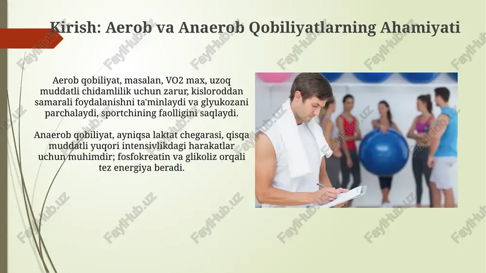 ish, yuklama va dam olish nisbatlarini optimallashtirish. oziqlanish va gidratatsiya: aerob va anaerob mashg'ulotlar uchun aerob mashg'ulotlar uchun uglevodlar muhim, chunki ular asosiy energiya manbai bo'lib, glycogen zaxiralari to'ldirilishini ta'minlaydi, intensivlikni saqlashga yordam beradi. anaerob mashg'ulotlarda kreatin fosfat energiya uchun zarur, shuning uchun kreatin qo'shimchalari qisqa muddatli, yuqori intensivlikdagi chiqish quvvatini 10-15% ga oshirishi mumkin. monitoring va baholash: progressni kuzatish monitoring va baholash sportchining vo2 max (maksimal aerob quvvat) ko'rsatkichlarini muntazam tekshirishni o'z ichiga oladi, bu uning aerob imkoniyatlarining yaxshilanish darajasini aniq ko'rsatadi. laktat testlari anaerob mashg'ulotlar intensivligini aniqlash uchun juda muhimdir; qon laktat darajasi 4 mmol/l dan oshganda, bu anaerob chegarani ko'rsatadi va progressni kuzatishga yordam beradi. xulosa: optimal natijalarga erishish yuqori natijalarga erishish uchun aerobik mashg'ulotlar, masalan, uzoq masofaga yugurish, yurak urish tezligini maksimal darajasining 60-80%ida ushlab turishi kerak. anaerobik imkoniyatlarni oshirish uchun interval trenirovkasi, ya'ni qisqa, yuqori intensivlikdagi sprintlar va dam olish davrlari 1:1 nisbatda bo'lishi optimaldir. …