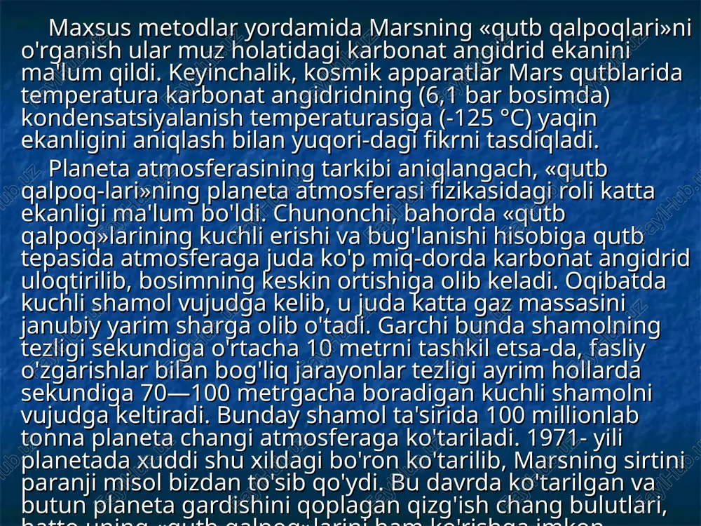 a katta maydonni kraterlar egallaydi. kraterlar sohasi, shimolda ekvatordan 40 gradusli kengliklargacha borgani holda, janubda, ekvatordan 80 gradusli kengliklargacha yastanadi. marsning 20 dan 55 gradusgacha shimoliy kengliklari orasidan joy olgan va qariyb 2000 kilometrga cho'zilgan ellada pasttekis-ligining «viking»dan olingan rasmlaridan ko'rinishicha, bu zona kraterlardan xoli va atrofiga nisbatan ancha cho'kkan pasttekislik ekanligi aniqlandi. janubiy yarim shardagi boshqa bir yirik maydonli pasttekislik argir deb yuritiladi (82- rasm). argirdagi shimolig'arb tomonda ulkan vulqonli tog'lar joylashgan pasttekislik — tarsis yastanadi. uning ortida shimoliy yarim sharda mashhur amazoniya va utopiya pasttekisliklari joylashgan. 50- paralleldan to togradusli parallelgacha katta sahro yastanib, u shimoliy qutbni o'rovchi tog' halqasi bilan chegaralanadi. 82—rasm. marsning elleda, tarsis va argir pasttekisliklari vohasining xaritasi. mars relyefming asosiy ajoyibotlaridan biri planeta tog'laridir. planetaning tarsis rayonida to'rtta konus shaklidagi tog' ko'kka bo'y cho'zadi. bu tog'lar vulqonli jarayon ta'sirida vujudga kelgan tog'lar bo'lib, ulardan eng janubda joylashgan arziya tog'i tepasidagi kraterning diametri 130 kilometrni …