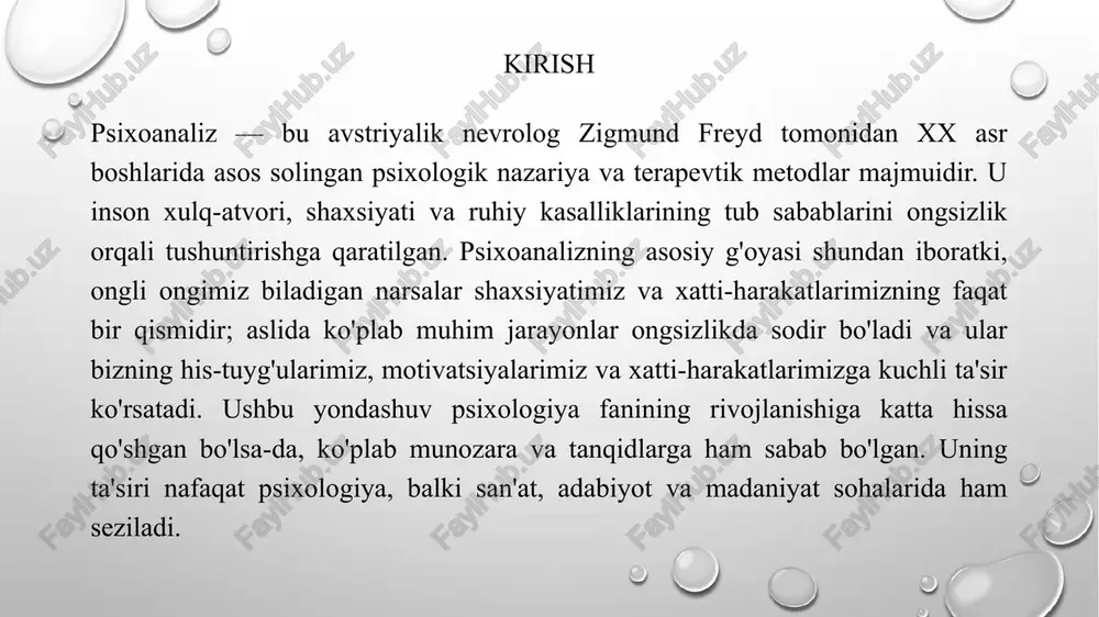 ajmuidir. u aybdorlik va sharmandalik tuyg'ularini shakllantiradi hamda ideallik "men"ini (ego ideal) o'z ichiga oladi. bu uch komponentning o'zaro ziddiyatlari va o'zaro ta'siri shaxsiyatning dinamikasini belgilaydi. himoya mexanizmlari himoya mexanizmlari — bu ego tomonidan ongsiz ravishda qo'llaniladigan strategiyalar bo'lib, ular idning istaklari, superego cheklovlari va tashqi voqelik o'rtasidagi ziddiyatlar natijasida yuzaga keladigan tashvish (anksiyete) bilan kurashish uchun xizmat qiladi. bu mexanizmlar haqiqatni buzib ko'rsatishi yoki istaklarni o'zgartirishi mumkin. asosiy himoya mexanizmlariga repressiya (siqib chiqarish - ongsiz istak yoki xotirani ongsizlikka surish), inkor (rad etish - yoqimsiz voqelikni qabul qilmaslik), proyeksiya (o'zining istak yoki tuyg'ularini boshqalarga yuklash), ratsionalizatsiya (o'z xatti-harakatini mantiqiy, ammo yolg'on sabablar bilan oqlash), sublimatsiya (qo'pol intilishlarni ijtimoiy jihatdan maqbul faoliyatga yo'naltirish) va boshqalar kiradi. himoya mexanizmlari ma'lum darajada normal va moslashuvchan bo'lishi mumkin, ammo ularning haddan tashqari yoki qattiq qo'llanilishi nevrotik simptomlarga olib kelishi mumkin. psixoseksual rivojlanish bosqichlari freyd inson shaxsiyatining bolalik davrida psixoseksual bosqichlar orqali rivojlanishini nazariya …