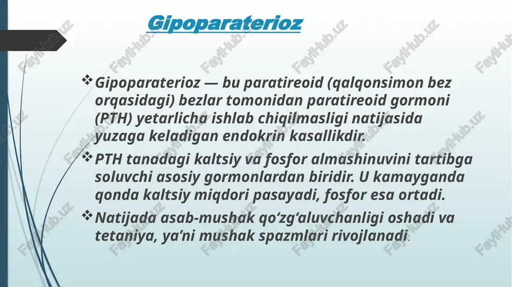 aniqlanmaydi; d vitamini (25(oh)d) — kamaygan; siydikda kaltsiy miqdori kamaygan. bu o‘zgarishlar gormon yetishmovchiligi tufayli yuzaga kelganini ko‘rsatadi. instrumental tekshiruvlar ekg: yurak ritm buzilishi, qt oralig‘ining uzayishi; rentgen: suyaklarda kaltsiy to‘planishining notekisligi, mo‘rtlik; bosh rentgenogrammasi: bazal gangliyalarda kaltsiy tuzlari cho‘kishi; densitometriya: suyak zichligining o‘zgarishi. differensial tashxis gipoparateriozni quyidagi holatlardan farqlash zarur: 1. psevdogipoparaterioz: pth ishlab chiqiladi, lekin to‘qimalar unga sezgir emas. 2. buyrak yetishmovchiligi bilan kechuvchi gipokalsemiya. 3. d vitamini yetishmovchiligi. 4. pankreatit, malabsorbsiya sindromi kabi metabolik holatlar. davolashning asosiy maqsadi asosiy maqsad — qondagi kaltsiy miqdorini normallashtirish va tetaniya xurujlarini bartaraf etish. davolash yo‘nalishlari: kaltsiy darajasini oshirish; fosforni kamaytirish; d vitaminini yetkazish; asab-mushak qo‘zg‘aluvchanligini kamaytirish. farmakologik davolash kaltsiy preparatlari: kaltsiy glyukonat, kaltsiy xlorid, kaltsiy karbonat; d vitamini aktiv shakllari: kalsitriol, alfacalcidol, ergokalsiferol; magniy preparatlari: magniy sulfat (agar magniy yetishmasa); antikonvulsantlar: diazepam, natriy valproat (tetaniya uchun). og‘ir holatlarda tez yordam agar tetaniya xuruji rivojlansa: tomir ichiga 10% li kaltsiy glyukonat …