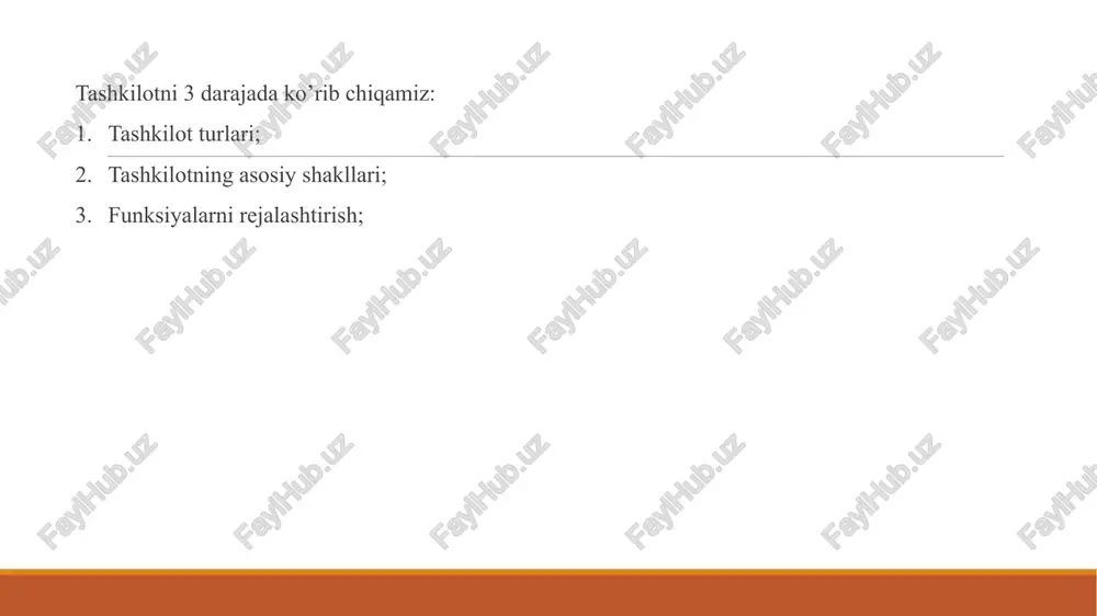 va ma’lum alomatlar bo'yicha bolinadi. masalan, shakllantirish alomatlari asosida quyidagilarga ajratiladi: -rasmiy tashkilotlar, ular aniq qo‘yilgan maqsad, shakllantirilgan qoidalar, tuzilma va aloqaga egalar; bu guruhga biznesning barcha tashkilotlari, davlat va xalqaro institut va idoralar kiradi. ushbu o'rganishning predmeti asosan rasmiy xo‘jalik tashkilotlari yuridik shaxslardan iboratdir; -norasmiy tashkilotlar, ular aniq ma’lum maqsadlar, qoidalar va tuzilmalarsiz faoliyat yuritadilar; ularga oila, do‘stlik, odamlar o‘rtasidagi norasmiy munosabatlarning barcha institutlari kiradi. mulkchilik shakllari bo’yicha tashkilotlar odatda xususiy, davlat, oilaviy va h.k. bo‘linadilar. tashkilotlarni tashqi va ichki muhit omillariga moslashishlariga ko‘ra ikki turdagi mexanistik va organik tashkilotlarga ajratish mumkin. tashkilotlarning mexanistik turi quyidagilar bilan ta’riflanadi: - aniq ma’lum va barqaror vazifalar; - egilmaydigan tuzilma; - o‘zgarishlarga qarshilik qilish; - nazoratning iyerarxik tizimi; - kommunikatsiyalarning ko‘proq farmoyish, yo‘riqnoma va rahbarlik tomonidan qabul qilingan qarorlarga ega buyruqli turi. organik turdagi vazifalar uchun quyidagilar xosdir: - dinamik vazifalar; - egiluvchan tuzilma; - o‘zgarishlarga tayyorgarlik; - hokimiyatning bilim va tajribalarga …