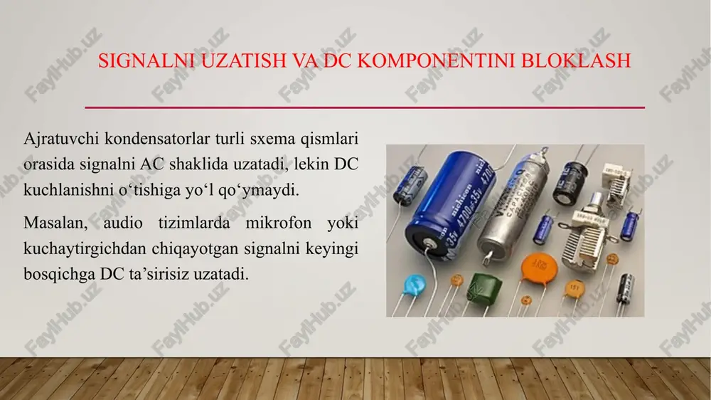 zaryadlar bir-birini itaradi ya’ni uzoqlashadi va turli zaryadlar bir biriga tortishadi. agar biz kondensatorni biror bir, o’zgarmas tok manbaiga ulasak, biz uni zaryad qilamiz. bu vaqtda, ta’minlash manbaining plyusidan kelayotgan musbat zaryadlar bir plastinkaga, ta’minlash manbaini minusidan kelayotgan manfiy zaryadlar boshqa plastinkaga joylashadi. eng qizig'i shundaki, musbat zaryadlar miqdori, manfiy zaryadlar miqdoriga teng bo'ladi. agar biz o’zgarmas tok manbaini uzsak ham, bizning kondensator zaryadlangan holida qoladi. nima uchun bunday bo’lmoqda? birinchidan, zaryadning oqishi uchun hech qanday yo’l yo'q. biroq vaqt o'tishi bilan u baribir zaryadsizlanadi. bu dielektrikning materialiga bog'liq. ikkinchidan, zaryadlarni o'zaro ta'siri bor. musbat zaryadlar manfiy zaryadlarga tortishadi, lekin ular bir-biri bilan qo’shila olmaydi, chunki ularga dielektrik to’sqinlik qiladi, sababi dielektrik, elektr tokini o’tkazmaydi. bu vaqtda kondansator plastinkalari o'rtasida elektr maydoni yuzaga keladi, bu aynan kondansator energiyasini yig’adi. kondensator zaryadlanganda, plastinkalar orasidagi elektr maydon kuchli bo’ladi. mos ravishda, kondansator zaryadi ketganda, elektr maydoni ham kuchsizlashadi. biz kondensatorga qancha zaryad …