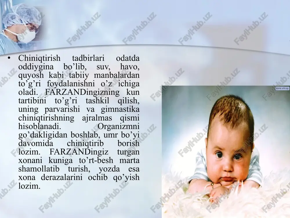 k, yelkalari yengilgina qizarguncha artiladi. shu muddat davomida asta sekin bolaning butun badanini quruq artinishdan, xuddi o’sha tartibda, nam sochiq bilan artishga o’tiladi. suvning harorati dastlabki paytlarda37-37,5 gradus bo’lmog’i, keyin esa har 5-7 kunda suvning haroratini 1 gradusga kamaytirib, bola bir yoshga yetganda 25-26 gradusgacha, 1,5-2 yoshda esa 20-21 gradusgacha kamaytirish lozim.nam artinishdan so’ng farzandingizning badani qizarguncha, tukli sochiq bilan ishqalanadi. odatda namlab artish kechki uyqudan so’ng uqalash va gimnastikadan keyin o’tkaziladi. farzandingiz 1,5-2 yosh bo’lganida ham uning oyoqlariga uyqu oldidan suv quyish ham muhim gigiyenik-va chiniqtiruvchi tadbir hisoblanadi. buning uchun bolaning oyoqlariga 20 sekund davomida 29-30 gradusli suv quyiladi va har haftada suvning harorati bir gradusga kamaytirilib, (to 20 gradusgacha) bola uch yoshli bo’lganda 18 gradusgacha tushiriladi. muolaja tugagach, bolaning oyoqlarini quruq sochiq bilan qizarguncha ishqalab artiladi. tomoqni sovuq suv bilan chayqash angina va adenoidlarning oldini oladi, farzandingiz bunga layoqatli bo’lganda, ya’ni 4-5 yoshga to’lganda bajariladi. tomoqni chayqash ertalab …