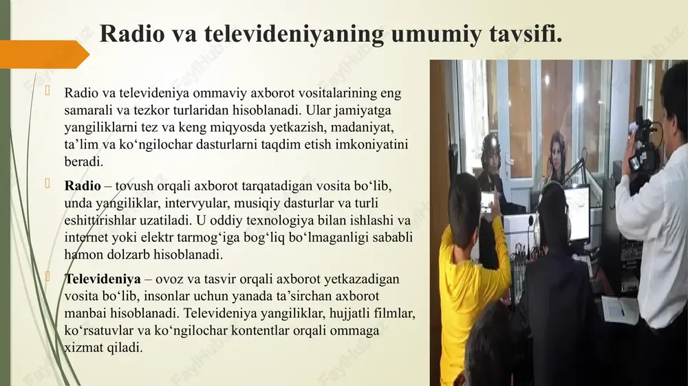 ezkor ogohlantirishlar insonlarni xavfdan qutqarishi mumkin. 3. ta’lim va bilim almashinuvini tezlashtiradi bugungi kunda internet va boshqa axborot texnologiyalari yordamida o‘quvchilar va talabalar istalgan bilim manbaiga tezda kirishlari mumkin. 🔹 masalan, onlayn darslar, vebinarlar va ma’lumotlar bazalari orqali talabalar istalgan vaqtda o‘rganish imkoniyatiga ega. 4. ish unumdorligini oshiradi biznesda va ishlab chiqarish jarayonlarida tezkor axborot almashinuvi ish samaradorligini oshiradi. 🔹 masalan, ishchilar o‘rtasida tezkor aloqa bo‘lishi ishlarni muvofiqlashtirishni osonlashtiradi va vaqtni tejaydi. 5. global muloqotni rivojlantiradi dunyo bo‘ylab odamlar va tashkilotlar bir-birlari bilan tezkor aloqa o‘rnatish imkoniyatiga ega bo‘lishadi. 🔹 masalan, xalqaro kompaniyalar turli mamlakatlardagi filiallari bilan videokonferensiyalar orqali tezkor muloqot qilishlari mumkin. ⚠️ kamchiliklari. 1. yolg‘on yoki noto‘g‘ri ma’lumot tarqalish xavfi axborot tez yetkazilishi bilan birga, noto‘g‘ri yoki yolg‘on axborot ham tez tarqalishi mumkin. 🔹 masalan, ijtimoiy tarmoqlarda yoki internetda feyk yangiliklar odamlarni chalg‘itishi va noto‘g‘ri qaror qabul qilishiga sabab bo‘lishi mumkin. 2. maxfiylik va shaxsiy ma’lumotlarning xavfsizligi tezkor …