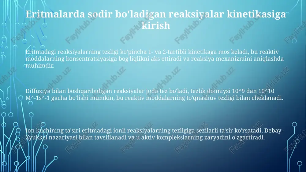 anadi: i = 0.5∑cᵢzᵢ². solvent ta'siri erituvchi ta'siri reaksiyaning tezligiga ion kuchi orqali ta'sir etadi, debye-huckel nazariyasiga ko'ra, ionlar orasidagi elektrostatik kuchlarni o'zgartirib, 0.01-0.1 m gacha bo'lgan konsentratsiyalarda sezilarli o'zgarishlar kuzatiladi. erituvchining qutbliligi reaksiyaning tezligiga ta'sir qiladi, chunki qutbli erituvchilar odatda qutbli o'tish holatlarini barqarorlashtiradi, bu esa 10^2 dan 10^6 gacha bo'lgan tezlik konstantalarini oshiradi, qutbsiz erituvchilardan ko'ra. erituvchi molekulalarining reaksiyaga kirishuvchi moddalar bilan hosil qilgan solvatatsiya qobiqlari reaksiyaning tezligini o'zgartirishi mumkin, chunki bu jarayon aktivatsiya energiyasini kamaytirishi yoki ko'paytirishi mumkin, 5-10 kj/mol atrofida. reversiv reaksiyalarning kinetikasiga kirish muvozanat holatida to'g'ri va teskari reaksiyalarning tezliklari teng bo'ladi, bu esa reaktivlar va mahsulotlarning konsentratsiyalari o'zgarmasligini ta'minlaydi. reversiv reaksiyalarning kinetikasi to'g'ri va teskari reaksiyalarning tezlik konstantalarini o'z ichiga oladi, muvozanat konstantasini (k) aniqlash uchun ularning nisbati muhimdir. reversiv reaksiyalarning vaqtga bog'liqligi differentsial tenglamalar orqali ifodalanadi, bu esa reaktivlar va mahsulotlarning konsentratsiyalarini vaqt o'tishi bilan hisoblash imkonini beradi. to'g'ri va teskari reaksiyalar tezligi …