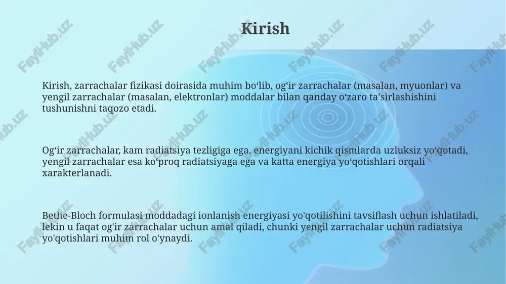 nishon rentgen nurlari spektrini hosil qiladi, bunda bremsstrahlung uzluksiz spektr hosil qiladi va bu spektrning maksimal energiyasi elektron energiyasi bilan belgilanadi. cherenkov nurlanishi cherenkov nurlanishi, yorug'lik tezligidan tezroq harakatlanuvchi zarrachalar dielektrik muhitdan o'tganda hosil bo'ladi, bu esa elektromagnit nurlanishning konus shaklidagi to'lqin frontini yaratadi. ushbu nurlanishning intensivligi zarrachaning zaryadiga proportsional va emissiya burchagi cos θ = 1/(nβ) bilan aniqlanadi, bu yerda n - sindirish ko'rsatkichi va β - zarrachaning tezligi/yorug'lik tezligi nisbati. cherenkov nurlanishi rentgen va gamma nurlanishining hisoblagichlarida yuqori energiyali zarrachalarni aniqlash uchun ishlatiladi, chunki nurlanishning spektri ultrabinafsha rangdan ko'rinadigan diapazonga qadar davom etadi. ko'p marta sochilish oʻrtacha kvadrat sochilish burchagi rutherfordning sochilish formulasi va bethe formulasiga bogʻliq, zarrachaning zaryadi kvadrati va materialning atom raqami bilan proportsional. koʻp marta sochilish zarrachaning material bilan oʻzaro taʼsiri natijasida koʻplab kichik burchak ostida ogʻishlar yigʻindisidan iborat boʻlib, umumiy traektoriyaning ogʻishiga olib keladi. koʻp marta sochilish ogʻir zarrachalar (protonlar, alfa-zarrachalar) uchun muhim ahamiyatga …