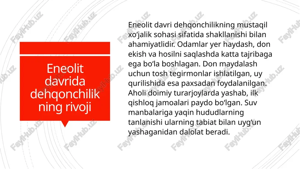 taqsimoti eneolit davri jamiyatida ijtimoiy farqlanish boshlangan. mehnat taqsimoti kengayib, hunarmandlar, dehqonlar va chorvadorlar o‘rtasida vazifalar aniq bo‘lingan. ba’zi manzilgohlarda boshqaruv belgilari bo‘lgan shaxslar mavjud bo‘lgani aniqlangan. patriarxal oilalar shakllanib, jamiyat asta-sekin murakkab tuzilmaga ega bo‘lgan. iqtisodiy tengsizlikning dastlabki ko‘rinishlari ham aynan shu davrda paydo bo‘la boshlagan bo‘lishi mumkin. madaniy aloqalar va almashinuv eneolit davri madaniy aloqalari nihoyatda keng bo‘lgan. o‘rta osiyo aholisi eron, afg‘oniston va boshqa qo‘shni hududlar bilan iqtisodiy va madaniy almashuv olib borgan. keramika va metall buyumlardagi o‘xshashliklar bu aloqalarning faol bo‘lganini ko‘rsatadi. savdo-sotiqning ilk shakllari, tovar almashinuvi, hunarmandchilik mahsulotlarining tarqalishi eneolit jamiyatining rivojlanganligidan dalolat beradi. bu jarayonlar madaniy integratsiyani kuchaytirgan. xulosa xulosa qilib aytganda, eneolit davri insoniyat tarixidagi eng muhim o‘zgarishlar bosqichidir. metallning kashf etilishi, dehqonchilik va chorvachilikning rivojlanishi, hunarmandchilikning shakllanishi jamiyat taraqqiyotiga kuchli turtki bo‘ldi. arxeologik topilmalar o‘sha davrning ma'naviy hamda moddiy madaniyati yuksak bo‘lganini ko‘rsatadi. eneolit madaniyatini o‘rganish bugungi kunda tarix, arxeologiya va antropologiya …
