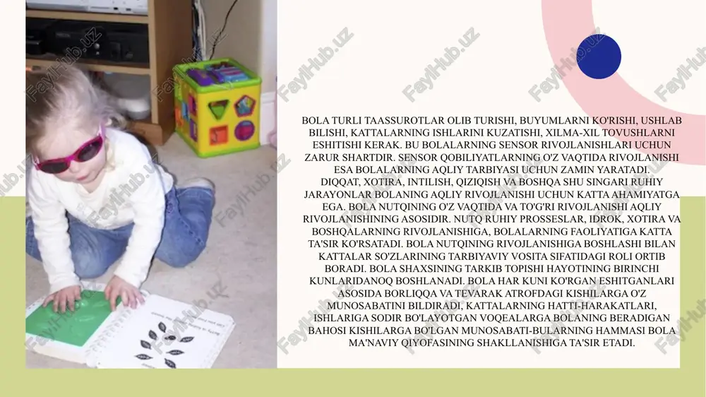 im egallashida, inson bo‘lib yetishishida eshitish analizatorlari turar ekan. lekin, eshituv sezgisi va idroki tashqi olam va undan narsalar haqida bir tomonlama, ya’ni ularning fazodagi holati va fizikaviy mohiyati haqida juda tor tushuncha beradi. insonning tashqi olamni sezishini — idrok etish jarayoni polisensor tarzda hamma mavjud sezgi analizatorlari va idrok turlari qatnashgan holda kechadi. faqat, shunday holatda narsa va hodisalarni butunligicha, ongli — tushunib, umumlashgan holda, tanlab idrok etish yuz beradi. masalan: ko'rlarda tashqi olamdagi narsalar va obyektlarni tanlab idrok etishning chegaranlanganligi, yo‘qligi, narsalarning go'zalligidan hissiy ta’sirlanishning kamligi natijasida his-tuygbu va qiziqishlar doirasining torligi kelib chiqadi. ko'rlarda predmet va obyektlarni keng va chuqur idrok etish teri va harakat analizatorlari yordamida amalga oshadi. bu esa idrok etilayotgan narsalarning mohiyati, tarkibi, hamma xossalari haqida yetarli, keng ma’lumot olishga kamlik qiladi. natijada, ko‘rlarda sensor tajriba kam boiib, predmet va hodisalarni ongli va butunligicha idrok etish buziladi teri yordamida inson og‘irlikni, bosimni, yuzaning xossalarini, …