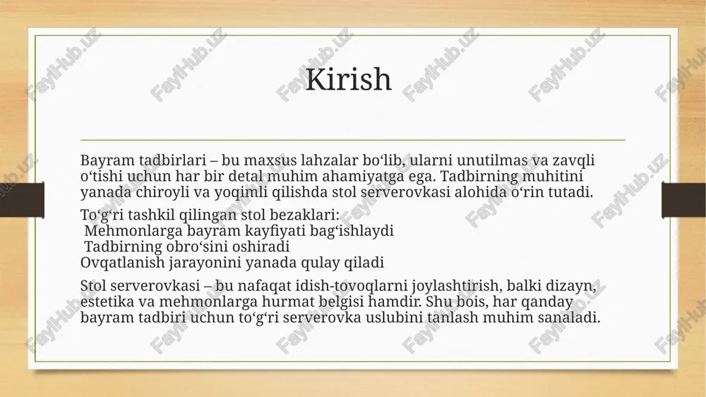 a estetik qiladi. vilka har doim likopning chap tomoniga, pichoq esa o‘ng tomoniga qo‘yiladi. pichoqlarning tig‘i likop tomon qaragan bo‘lishi kerak. agar menyuda sho‘rva bo‘lsa, qoshiq pichoqning o‘ng tomoniga joylashtiriladi. agar bir nechta taom ketma-ket tortiladigan bo‘lsa, ularning har biri uchun alohida qoshiq, vilka va pichoq qo‘yiladi. bu holatda, dasturxon anjomlari tashqi tomondan ichkariga qarab joylashtiriladi, ya’ni birinchi iste’mol qilinadigan taom uchun mo‘ljallangan anjomlar eng tashqariga qo‘yiladi. shirinlik uchun qoshiq yoki vilka odatda likopning yuqori qismida joylashtiriladi. dasturxon anjomlarining tartibli va simmetrik joylashuvi mehmonlar uchun qulaylik yaratadi va bayram stolining chiroyli ko‘rinishini ta’minlaydi. ichimlik idishlarini to‘g‘ri qo‘yish ichimlik idishlarini to‘g‘ri joylashtirish mehmonlar uchun qulaylik yaratadi va stol bezaklariga estetik ko‘rinish beradi. ichimlik stakanlari har doim asosiy likopning o‘ng tomonida, pichoqning yuqorisida joylashtiriladi. suv stakani eng yaqin joyda bo‘lib, undan keyin sharob yoki boshqa ichimlik qadahlari qo‘yiladi. agar bir nechta ichimlik turiga mo‘ljallangan qadahlar bo‘lsa, ularning joylashish tartibi quyidagicha bo‘ladi: suv …