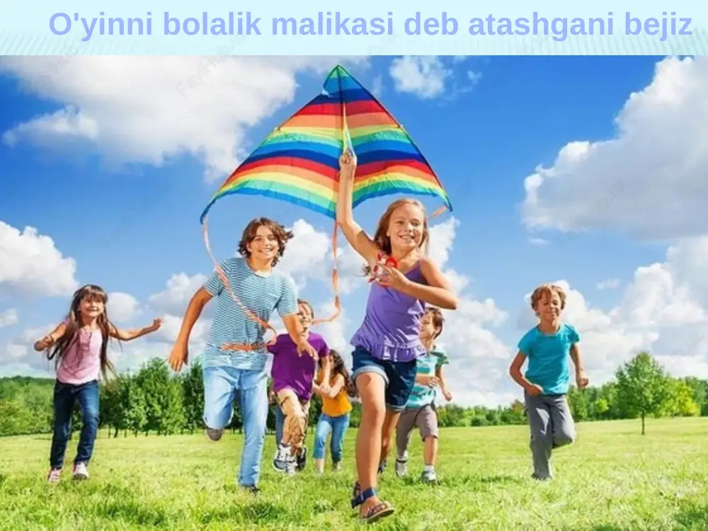 rida ta’kitlanishicha , rolli o’yin ishtirokchilarni safi yosh ulg’ayishiga qarab jinsiy tofovutlariga binoan kengayib boradi.uch yoshli bolalar iiki uchtadan guruhga birlashib ,uch besh daqqiqa birga o’ynab oladilar 4-5 yoshli guruhi 2-3 tadan ishtirokchidan iborat bo’lib ularning hamkorligidagi faoliyati 40-50 daqiqa davom etadi o’yin davomida qatnashchilar soni ham ortib boradi:6-7 yoshli bolalarda roli o’yini guruh yoki jamoa bo’lib birga o’ynash istagi vujidga keladi avval rolar taqsimlanadi o;yining qoidalari va shartlari tushintriladi (o’yindavomida bolalar bir –birlarni harakatini qatiq nazorat qiladilar). d.b.elkonin uz tadkikotida rolli o‘yinning syujeti bilan bir katorda, uning mazmuni xam mavjud ekanini yozadi ko`pincqa bolalar aks ettirayotgan tasqq i muq it q odisalari ular o`yin faoliyatining syujetini tasqkil etadi. bolalar aks ettirayotgan muq it q ancqalik keng va xilma -xil bo`lsa, bolalar o`yinining syujeti q am squncqalik keng va xilma - xil bo`ladi. ana squning ucqun o`z - o`zidan ma'lumki, kicqik boq cqa yosqdagi bolalar o`yinlarining syujeti niq oyatda tor …