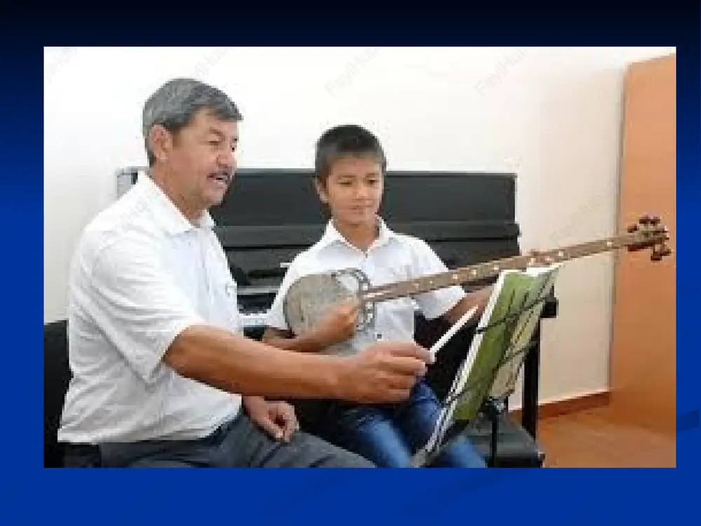 i: aqliy mehnat, axloqiy estetik va jismoniy tarbiya masalalari bilan shug’ullanadi. lekin, u bunday ko’p qirrali tarbiyaviy ishlarni maktab va boshqa o’quv yurtlari pedagoglar jamoalarida bo’lganidek asosan bir xil yoshdagi, bir xil tayyorgarlikka ega bo’lgan o’quvchilar yoki talabalar bilan emas balki, yoshi, kasbi, bilim darajasi, qiziqish va ehtiyojlari turlicha bo’lgan kishilar orasida olib boradi. o’quv yurtlarida tarbiya vazifalari asosan fanlarni o’qitish jarayonida, ya'ni majburiy mashg’ulotlar orqali amalga oshiriladi.  madaniy-ma'rifiy xodimlar esa tarbiya vazifalarini asosan mehnatkashlarning bo’sh vaqtida dam olishini oqilona uyushtirish, ma'naviy ehtiyojlarini qondirish, qobiliyatlari va iste'dodlarini rivojlantirish maqsadida madaniyat uylarida xususan madaniyat muassasalarida tashkil etiladigan havaskorlik uyushmalarining ixtiyoriy mashg’ulotlari orqali hamda turli mavzulardagi ommaviy tadbirlar o’tkazish yo’li bilan xal etadilar. madaniy-ma'rifiy ishlarining shakllari shunchalik ko’p va xilma-xilki, ularni nomma- nom sanab berishning o’ziga ko’p vaqt ketishi mumkin.  madaniy-ma'rifatchilik kasbi vazifalarining bunday ko’p qirrali madaniy va ma'rifiy xodim mutaxassisining shaxsiyatiga, uning axloqiy qiyofasiga yuksak talab qo’yadi. mustaqillik sharoitida …