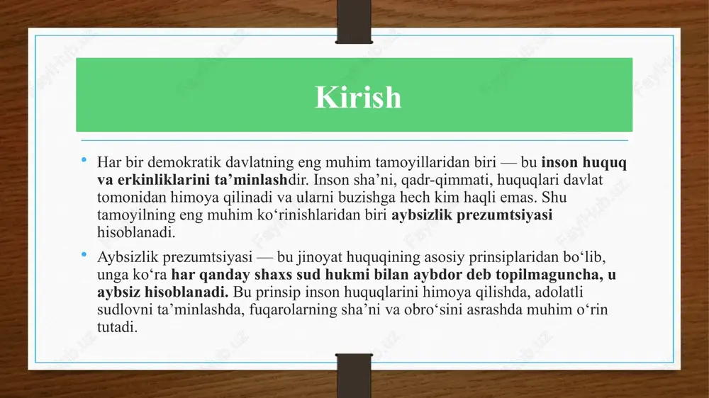 ni egallaydi. chunki aynan sud — yakuniy qarorni chiqaruvchi, shaxsning aybini isbotlovchi yoki uni oqlovchi yagona organ hisoblanadi. shu tarzda, ushbu uch organ o‘zaro muvofiqlikda ishlaganda, aybsizlik prezumtsiyasi real hayotda to‘liq namoyon bo‘ladi. tergov organlari ishni yuritishda gumon qilinuvchini jinoyatchi sifatida emas, balki “aybi hali isbotlanmagan shaxs” sifatida ko‘rishi lozim. prokuratura esa tergov harakatlarining qonuniyligini nazorat qilib, fuqarolarning huquqlari buzilmasligini ta’minlaydi. aybsizlik prezumtsiyasining amaliyotdagi muammolari va ularni hal etish yo‘llari afsuski, ayrim hollarda amaliyotda bu tamoyil to‘liq ta’minlanmaydi. masalan: ayrim tergov organlari gumon qilinuvchiga nisbatan bosim o‘tkazish holatlari; sudgacha bo‘lgan bosqichda shaxsni “jinoyatchi” sifatida ko‘rsatish; ayrim oavda (ommaviy axborot vositalarida) sud hukmisiz ayblanuvchini “jinoyatchi” deb e’lon qilish holatlari. bunday vaziyatlar fuqarolarning huquqlarini buzadi va sud-huquq tizimiga nisbatan ishonchni kamaytiradi. xulosa. xulosa o‘rnida aytish mumkinki, aybsizlik prezumtsiyasi har qanday demokratik davlatning, jumladan o‘zbekiston respublikasining ham huquqiy poydevoridir. u inson sha’ni, huquqi va erkinligini himoya qilishga xizmat qiladi. mazkur tamoyilni to‘liq amalga …