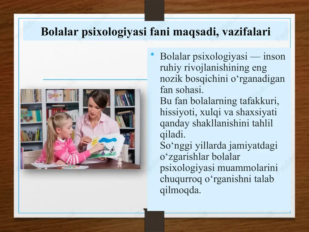 giyaning deyarli hamma metodlaridan foydalanadi. lekin umumiy psixologiyaning metodlaridan bolalarning asosiy faoliyatlariga moslashtirib qo‘llaniladi. bolani o‘rganish 2 asosiy shaklda: “ko‘nadalangiga kesim” va “uzunasiga kesim” metodi deb nomlangan tadqiqot shakllarida amalga oshiriladi. tadqiqot “ko‘ndalangiga kesim” shaklida o‘tkazilganda turli yoshdagi bolalar guruhlarida muayyan psixologik jarayon, holat yoki xususiyat o‘rganiladi va har xil yosh bosqichida bolalar ustidan olib borilgan tadqiqot natijalari o‘zaro solishtiriladi. masalan: d. b. elkonin kichik, o‘rta va katta maktabgacha yoshdagi bolalarning syujetli – rolli o‘yinlariga xos xususiyatlarni o‘rganib, o‘zaro solishtirib bolalar o‘yinlari taraqqiyotiga xos umumiy qonuniyatlarni aniqlagan. ko‘ndalangiga kesim shaklidagi tadqiqotga asosiy e’tibor sinaluvchi bolalar yoshidagi farqlarga qaratilishi kerak. maktabgacha ta’lim muassasalarida yangi dastur bo‘yicha ish boshlangan bo‘lsa, muassasaga endi qabul qilingan bolalarni 4 – 5 yil uzluksiz o‘rganish orqali dasturning bola taraqqiyotiga ta’sirini aniqlash va u haqida xulosa chiqarish mumkin bo‘ladi. “uzunasiga kesim” shaklidagi tadqiqot shuningdek, ayrim bolalarda longityud tadqiqot ham deb ataladi. tadqiqotning bu shakli ancha murakkab va …