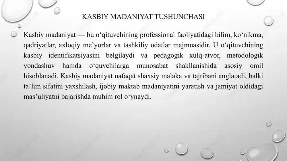 y ta’lim platformalari, interfaol ta’lim vositalari va baholash tizimlari darsni yanada samarali va individualizatsiyalangan qiladi. biroq texnologiya faqat vosita bo‘lib, uning pedagogik maqsadlarga muvofiq va axloqiy me’yorlarga rioya qilgan holda ishlatilishi zarur. innovatsiyalarni tatbiq etishda o‘qituvchi tanqidiy fikrlash va tashabbus ko‘rsatishi kerak. jamiyat bilan aloqalar va o‘qituvchining ijtimoiy roli o‘qituvchi maktabdan tashqarida ham jamiyatning faol a’zosi hisoblanadi; u ota-onalar bilan samarali hamkorlik, mahalla va ijtimoiy tashkilotlar bilan aloqalarni rivojlantirish orqali ta’lim sifatiga ijobiy ta’sir ko‘rsatadi. ijtimoiy roli doirasida o‘qituvchi fuqarolik tarbiyasi, madaniy qadriyatlarni saqlash va jamoaviy loyihalarda ishtirok etish orqali namuna bo‘ladi. shuningdek, professional uyushmalarda faol bo‘lish va jamiyat muammolariga pedagogik yechimlar taklif etish orqali o‘qituvchining ta’siri kengayadi. xulosa o‘qituvchining kasbiy madaniyati ta’lim tizimining sifatini belgilovchi asosiy omildir; u bilim, mahorat, axloq va ijtimoiy mas’uliyatning uyg‘unligi orqali shakllanadi. doimiy professional rivojlanish, samarali kommunikatsiya, mehnat intizomi va yangiliklarni maqsadli qo‘llash orqali o‘qituvchi o‘z kasbiy madaniyatini mustahkamlaydi va o‘quvchilarga ijobiy ta’sir ko‘rsatadi. …