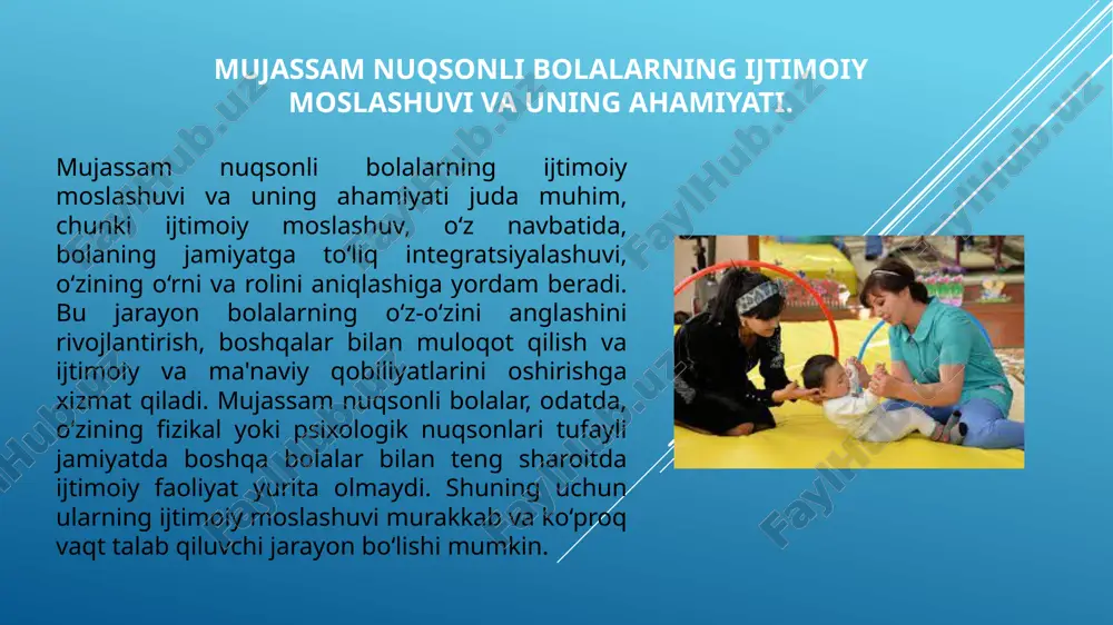 a qiynalishi mumkin. buning sababi, ular boshqalar bilan o‘zaro munosabatlar o‘rnatishda noxush tajribalarini boshdan kechirishlari yoki do‘stlar topishda qiyinchiliklarga duch kelishlari mumkin. bu holatda bolaning psixologik salomatligi zaiflashishi, o‘zini kamsitilgan yoki tashlab ketilgan his qilishi mumkin. o‘zini anglash va o‘ziga bo‘lgan ishonch: ijtimoiy moslashuv jarayonida bolaning o‘zini anglash darajasi muhim rol o‘ynaydi. agar bola o‘zining imkoniyatlarini va qobiliyatlarini to‘liq anglab yetmasa, bu uning ijtimoiy moslashuv jarayonida qiyinchiliklarga duch kelishiga olib keladi. shuning uchun o‘ziga bo‘lgan ishonchni oshirish va bolaning ijtimoiy faoliyatga faol ishtirok etishi uchun zarur psixologik qo‘llab-quvvatlash kerak. mujassam nuqsonli bolalar bilan ishlashda o‘qituvchining roli. o‘qituvchi bolaning individual ehtiyojlarini tushunishi va unga mos yondashuvi kerak. har bir mujassam nuqsonli bola o‘ziga xos xususiyatlarga ega bo‘lib, o‘qituvchi bu farqlarni hisobga olib, dars jarayonini o‘zgartirishi lozim. agar bola maxsus ehtiyojlarga ega bo‘lsa, o‘qituvchi unga individual yordam ko‘rsatishi, o‘quv materiallarini osonroq tushunishi uchun turli metodlarni qo‘llashi kerak. bu jarayonda o‘qituvchi bolaning psixologik …