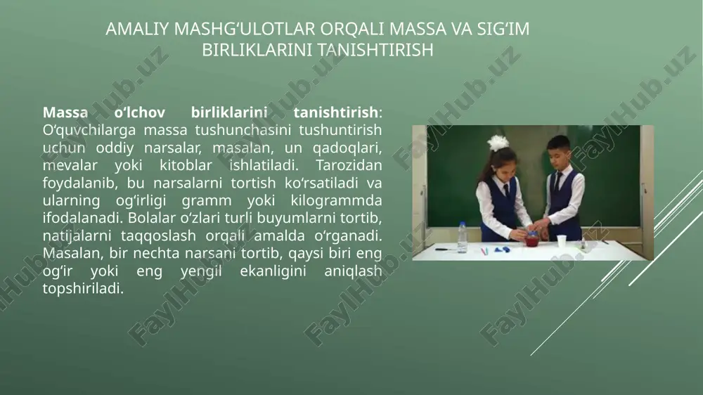 im birliklarini o‘rgatish: bolalarga kundalik hayotda ishlatiladigan idishlar, masalan, suv shishasi yoki sharbat qutisi ko‘rsatiladi. ularning hajmi litr yoki millilitrda yozilganligi tushuntiriladi. keyin sinfda oddiy tajriba o‘tkaziladi: bir litrli idishga suv quyib, undan kichikroq idishlarga bo‘lish orqali sig‘im tushunchasi mustahkamlanadi. hayotiy misollar orqali o‘lchash ko‘nikmalarini shakllantirish oshxonadan misollar bilan boshlash: o‘quvchilarga oshxonada ishlatiladigan o‘lchovlar haqida savollar beriladi. masalan, onasi pishirishda unni qanday o‘lchaydi yoki shirinlik tayyorlashda qancha suv ishlatadi? bu orqali massa va sig‘im tushunchalari hayotiy vaziyatlar bilan bog‘lanadi. massa o‘lchash ko‘nikmasi: bolalarga oshxonadan olingan mahsulotlar, masalan, bir qadoq un, shakar yoki kartoshka ko‘rsatiladi. tarozidan foydalanib, bu narsalarni tortish jarayoni tushuntiriladi. o‘quvchilar o‘zlari turli mahsulotlarni tortib, og‘irlikni gramm yoki kilogrammda aniqlashni o‘rganadi. masalan, bir qadoq unning og‘irligini o‘lchab, do‘konda yozilgan qiymat bilan solishtirishadi. sig‘im o‘lchash ko‘nikmasi: o‘quvchilarga kundalik hayotda ishlatiladigan idishlar, masalan, sut qutisi, sharbat shishasi yoki choynak olib kelinadi. ularning hajmi litr yoki millilitrda ko‘rsatilganligi tushuntiriladi. sinfda oddiy tajriba …
