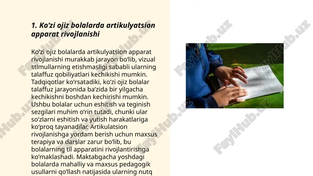va ularni jumlalarda ishlatish, lugʻat boyligini oshirishda muhim ahamiyatga ega. ... t.me/slaydai_bot koʻzi ojiz bolalarda semantik tizim va nutq tushunchalari alohida eʼtiborni talab qiladi. ushbu bolalarda vizual stimulning yoʻqligi ularning semantik tizim va nutq rivojlanishiga taʼsir koʻrsatishi mumkin. ular asosan audial va taktil axborot orqali oʻrganadilar. nutq rivojlanishi turli jarayonlarda, jumladan, soʻz boyligini oshirish, grammatik tuzilmalarni tushunish va mantiqiy bogʻlanishlarni shakllantirish orqali amalga oshiriladi. koʻzi ojiz bolalar bilan ishlashda ular uchun mos materiallar va moslashgan usullar zarurdir. tadqiqotlar shuni koʻrsatadiki, koʻzi ojiz bolalarda soʻzlarni tushunish va semantik munosabatlarni oʻrganishda maxsus usullar qoʻllanishi samaradorligini oshiradi. ... t.me/slaydai_bot 7. ovoz rivojlanishi va koʻzi ojiz bolalar 7. ovoz rivojlanishi va koʻzi ojiz bolalar: ovoz rivojlanishi koʻzi ojiz bolalar uchun muhim ahamiyatga ega, chunki ular atrof-muhitni tushunish va o'rganish uchun ko'proq eshitishga tayanganlar. ilmiy tadqiqotlar koʻrsatmoqda, koʻzi ojiz bolalarning quloq orqali qabul qilinadigan ma'lumotlar hajmi odatdagidan 20% yuqori boʻlishi mumkin. dastlabki yillarda maxsus ta'lim …