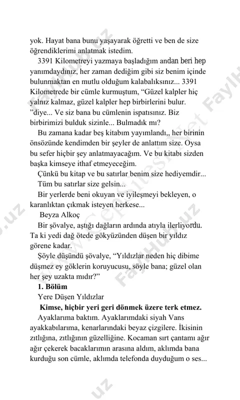 efonu kulağımdan belki açar umudumu yitirmemle indirmem saatlerimi aldı. kendimi birkaç saat sonra burada buldum. kimseye haber vermeden, gizlice çıktım odamdan mahvolmuģ bir halde. “dikkat! bu bir kapı değiģikliği anonsudur! türk hava yolları istanbulparis uçuģu, 14 numaralı kapıya taģınmıģtır. yolcuların dikkatine. ” çantamı aldığım gibi hızla yürümeye baģladım. kocaman sırt çantamla ona giden o uçağın kapısına doğru yürüyordum. kimsesiz, habersiz, tek baģıma... ben ġzmir. ġsmimi doğduğum ģehirden aldım. ülkemin en güzide ģehrinden... oysa ben ģimdi bu ülkeyi bırakıp gidiyorum. onun için, onu bulmak için, onu kurtarmak için. ona yarım kalan cümlesinin cevabını vermek için. “ben de seni... ben de seni... "demek için. ben izmir ve bu ġzmir'in ege'sine kavuģma hikayesi. (ġubat 2016) tanıdık geliyor mu ģimdi söyleyeceklerim, iyi dinleyin. her sabah okula gidiyorsunuz, bir köģede sessizce oturuyorsunuz, birileriyle konuģtuğunuzda, güldüğünüzde, eğlendiğinizde bile içinizin bir köģesinde ruhunuz sessizce oturuyor herkesten uzakta. akģam eve dönüyorsunuz ve yine, bir kez daha gecelerinizi bir …