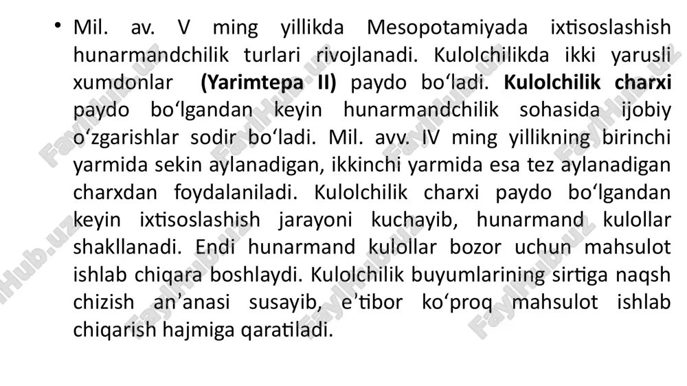 hadi. haykaltaroshlik va rang-tasvir sanʼat g‘oyaviy va estetik qarashlarining inʼekosi sifatida kishilar ijtimoiy hayotining ajralmas qismiga aylanadi. haykalchalar ilk eneolit davri usulida yasalgan antropomorf va qisman zoomorf shakllardan iborat. antropomorf haykalchalarning o‘tirgan va tik turgan holatda yasalgan turlari ajralib turadi. ayollar tasvirlangan haykalchalarning sirtiga aylana belgilar chizilgan bo‘lib, ular bevosita samoviy tushunchalar bilan bog‘liq bo‘lishi mumkin. bu davrda erkaklar aks ettirilgan haykalchalar ham paydo bo‘ladi. erkak haykalchasi kiyim boshi bilan tasvirlangan. dubulg‘a kiygan shaxs tasvirlangan haykalcha muhim ahamiyatga ega. bu davrda rang-tasvir sanʼati rivojlanadi. sanʼatining bu turi asosan uy devorlarning sirtiga chizilgan naqshlar namoyon bo‘lgan. yassitepada ochib o‘rganilgan ibodatxona devori sodda naqshlar bilan bezatilgan. ular qora va qizil bo‘yoqlarda chizigan kvadrat va uchburchak shakli naqshlardir. haykalchalar tasviriy sanʼatning yetakchi turi hisoblangan. oldingi davrdagi kabi erkak va ayollarning haykalchalarni yasash anʼanasi davom etadi. ayol haykalchalarning tanasiga turli bezaklar yopishtirilgan, erkakning soqol-mo‘ylovi va bosh kiyimi jonli ifodalangan. sanʼatining boshqa bir turi rang-tasvir …