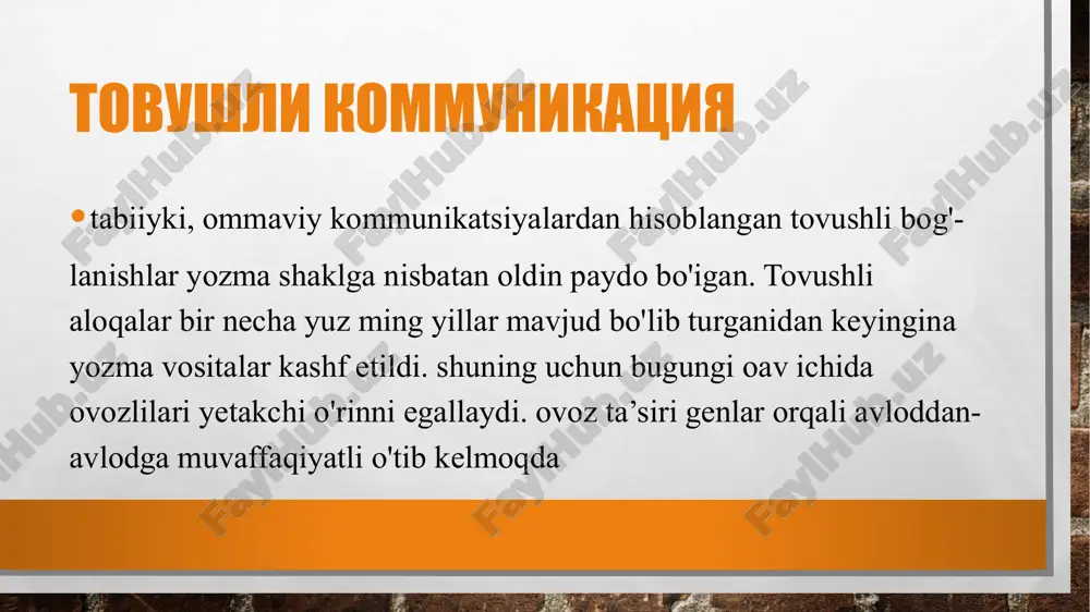 v asrda yashagan xitoy olimi mo di sayohatga boradigan bo'lsa, kitob tashib yurish uchun kamida uchta arava qo'shtirib olgan. xviii asrning o'rtalarida olimlar dajla daryosi sohilidagi assuriya mamlakatining poytaxti nineviyani qazib ko'rishganda podsho ashurbanipalning kutubxonasini topishadi. kutubxona 22 ming kesak plitadan iborat bo'lib, bu “kitob”larning ko'pi 5000 yildan ortiq saqlangan. o'nlab kitob plitadan iborat har bir “kitob”ning og'irligi bir necha kilogramm bo'lgan. ashurbanipal o'zi haqida shunday yozadi: “men ashurbanipal, nabu donoligiga erishdim, hattotlarning barcha san'atini o'rgandim, barcha ustalarning jamiki bilimini o'zlashtirdim...donishmand adapning hunarini o'rganib, xat yozish sanatining barcha yashirin sirlarini ochdim, men ilohiy va er koshonlari haqida o'qib, ular xususida fikr yuritdim. men darhol tushunish qiyin bo'lgan ko'paytirish va taqsimlashdek murakkab masalalarni echdim”. miloddan avvalgi ii asrda teridan baquwatroq yozuv materiali — pergament ixtiro qilindi. ushbu ashyo aynan yozuv uchun maxsus ishlangan bo'lib, u pergam shahrida kashf etilgan. milodiy iv asrga kelib pergament aksariyat boshqa ashyolar o'rnini egallaydi. qimmatbaho material …