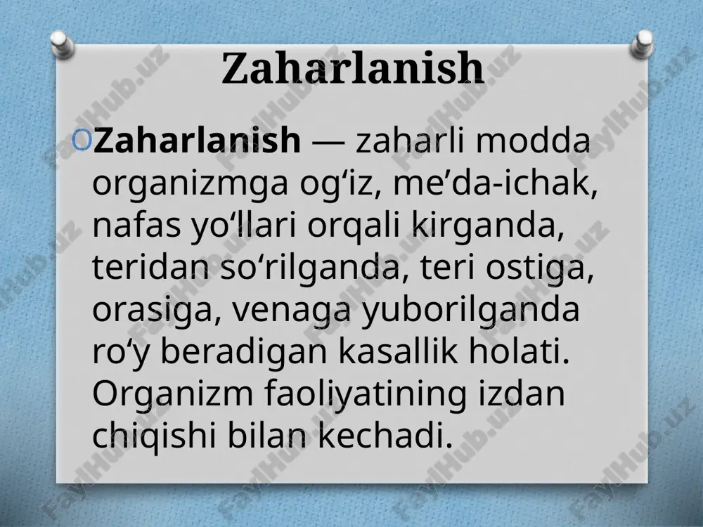 . botulizmni qo’zg’atuvchi-aniq anaerob u havo kirmagan joyda ko’payadi, ya‘ni baliq, yog’li cho’chka go’shtida, kolbasaning katta bo’laklari ichida yoki germetik berk konserva va bankalarida hosil bo’ladi. klinikasi. botulizm belgilari organizmga tushgan mikrob toksinlariga ko’ra 2 soatdan 36 soatgacha davom etadigan yashirin davrdan keyin yuzaga chiqadi. kasallikning dastlabki alomatlari-«ko’z simptomlari» buyumlarning qo’shaloq bo’lib ko’rinishi, ravshan ko’rishning pasayishi. bemorlarning boshi og’riydi, tovushlar butunlay chiqmay qolishi mumkin (afoniya). ko’z qorachig’larining yorug’likni sezishi susayadi, akkamodatsiya pasaygan, ko’z soqqalarining o’ynab turishi (nistagim), katta kichikligi har xil (anizokoriya). yuz muskulaturasining harakatchanligi zarar ko’radi, mimika hatto yo’qoladi ham (amimiya). og’zini ochish qiyinlashadi, yutish harakati buzuladi. tana harorati me‘yorda, puls tez uradi. kasalikning oxirgi davrida nafasning buzulishi asosiy siptom hisoblanadi. botulizmda spetsifik zardob o’z vaqtida yuborilmagan hollarda o’lim hodisasi 70% gacha etadi. profilaktikasi. dudlangan mahsulotlarni (baliqni) tayyorlash uchun baliqni sovutish asosiy shart hisoblanadi. baliq zavodlarida dudlangan mahsulotlar tayyorlash uchun baliqlarni tiriklayin shikastlamasdan qabul qilish tavsiya etiladi. konserva sanoatida …