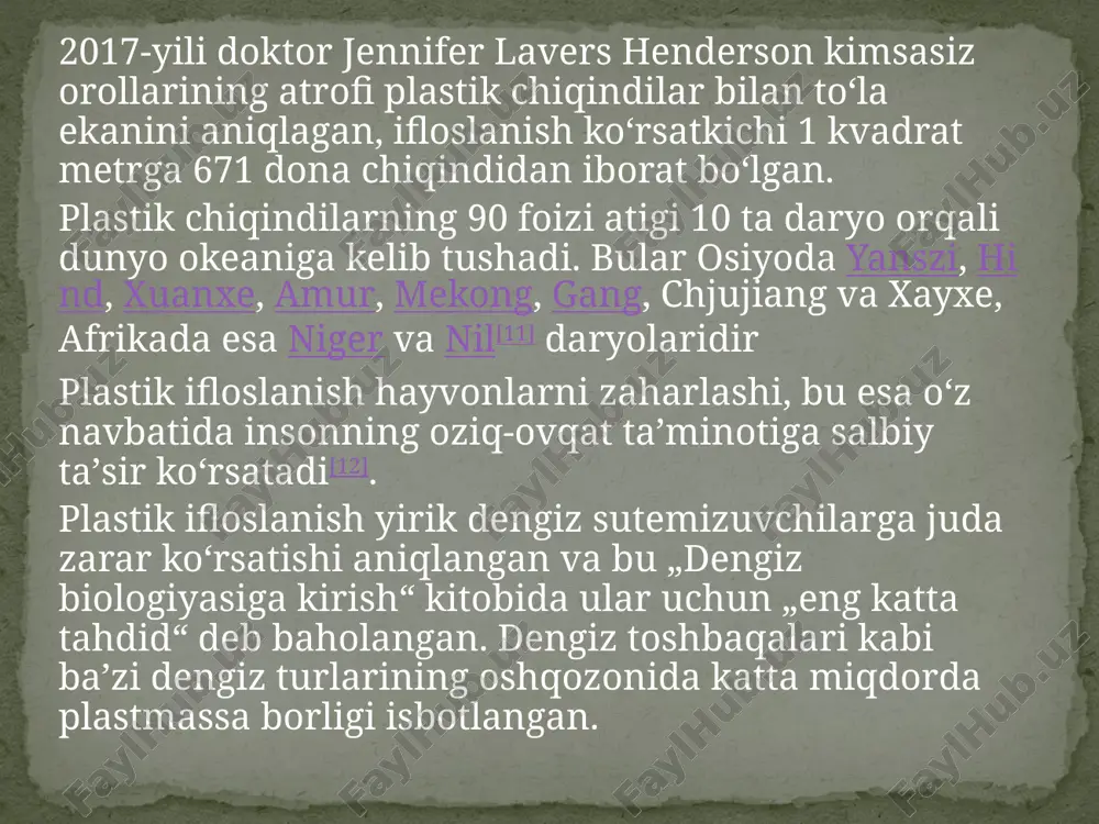 tdan parchalanganda, ulardan global isishga sabab boʻladigan metan gazi ajralib chiqadi[7]. poligonlarga olib kirilgan plastmassa hech qanday xavf tugʻdirmaydi, chunki poligon atrof-muhit va inson salomatligini muhofaza qilish uchun yaratilgan,yana u tuproq va yer osti suvlari ifloslanishi oldini olish uchun yaratilgan maxsus muhandislik inshooti hamdir[8]. zararlanishning koʻp qismi odamlar uni tashlash uchun moʻljallanmagan joylarga tashlab yuborishi yoki tabiiy poligonlarda qolib ketayotgan plastikdan kelib butunjahon yovvoyi tabiat jamgʻarmasi (wwf) maʼlumotiga koʻra, har yili okeanlarga 5 — 12 million tonna plastik tushadi[9]. 2012-yilda ularda taxminan 165 million tonna plastik qoldiq boʻlgan. 2014-yilgi hisob-kitoblarga koʻra, okean yuzasida 268 940 tonna plastmassa mavjud boʻlib, plastik qoldiqlarning umumiy miqdori 5,25 trillion donani tashkil qiladi. jorjiya universiteti olimasi jenna jembek (jenna jambeck) 2015-yilda oʻtkazgan tadqiqotdan ma’lum boʻlishicha, plastik chiqindilar ularni (asosan, osiyo mamlakatlarida) notoʻgʻri chiqitga chiqarish oqibatidadaryolar orqali yiliga oʻrtacha 9 million tonnasi okeanlarga borib tushadi. jembek bildirishicha, 2010-yilda plastik chiqindilarning yarmi faqat beshta osiyo mamlakati: xitoy, …
