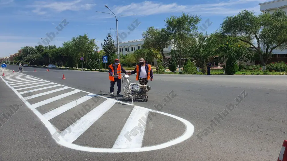 igi – quyosh panellari, led yoritish tizimlari va boshqa zamonaviy texnologiyalar aholining qoniqish darajasi – hududni obodonlashtirish bo‘yicha jamoatchilik fikri zamonaviy yondashuvlar va texnologiyalar zamonaviy arxitektura va manzarali obodonlashtirish quyidagi innovatsion texnologiyalarga asoslanadi: yashil binolar va ekologik landshaftlar – atrof-muhitga zarar yetkazmaydigan qurilish materiallari va dizayn elementlari intellektual shahar tizimlari – harorat va namlikni nazorat qiluvchi avtomatlashtirilgan tizimlar gidroponika va vertikal bog‘lar – shahar muhitida yashil maydonlarni kengaytirish uchun innovatsion yechimlar sun’iy intellekt va axborot texnologiyalari – obodonlashtirish loyihalarini rejalashtirish va amalga oshirishni avtomatlashtirish xalqaro tajriba va mahalliy sharoitga moslashtirish dunyo miqyosida obodonlashtirish sohasida ilg‘or tajribalar mavjud: singapur – “shahar ichida bog‘” konsepsiyasiga asoslangan yashil landshaft dizayni yaponiya – minimalizm va tabiiy materiallardan foydalanish germaniya – energiya tejamkor landshaft va yashil transport infratuzilmasi mahalliy sharoitda obodonlashtirish loyihalarini ishlab chiqishda quyidagi jihatlar inobatga olinishi kerak: iqlim va ekologik sharoitlar milliy me’morchilik an’analari aholining ehtiyojlari va madaniyati xulosa arxitektura va manzarali obodonlashtirish …